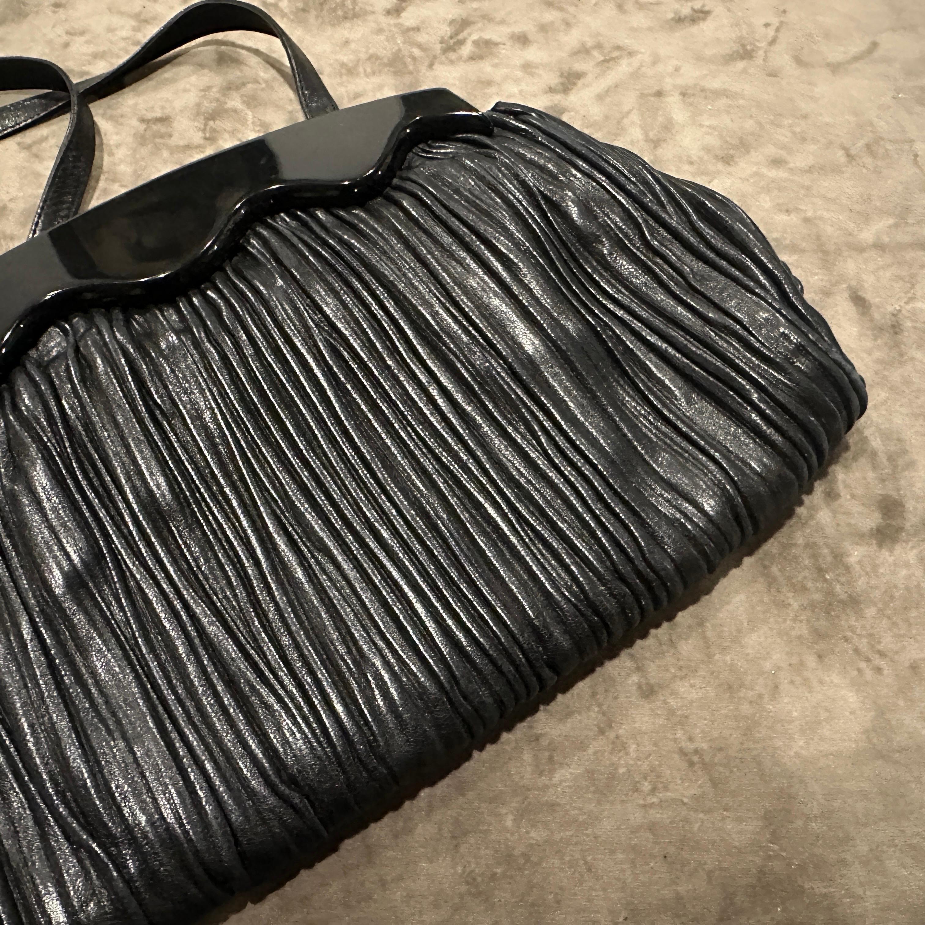 Embrague de baquelita y cuero negro estilo Art Déco de los años 70 de Colombetti Milano en venta 8