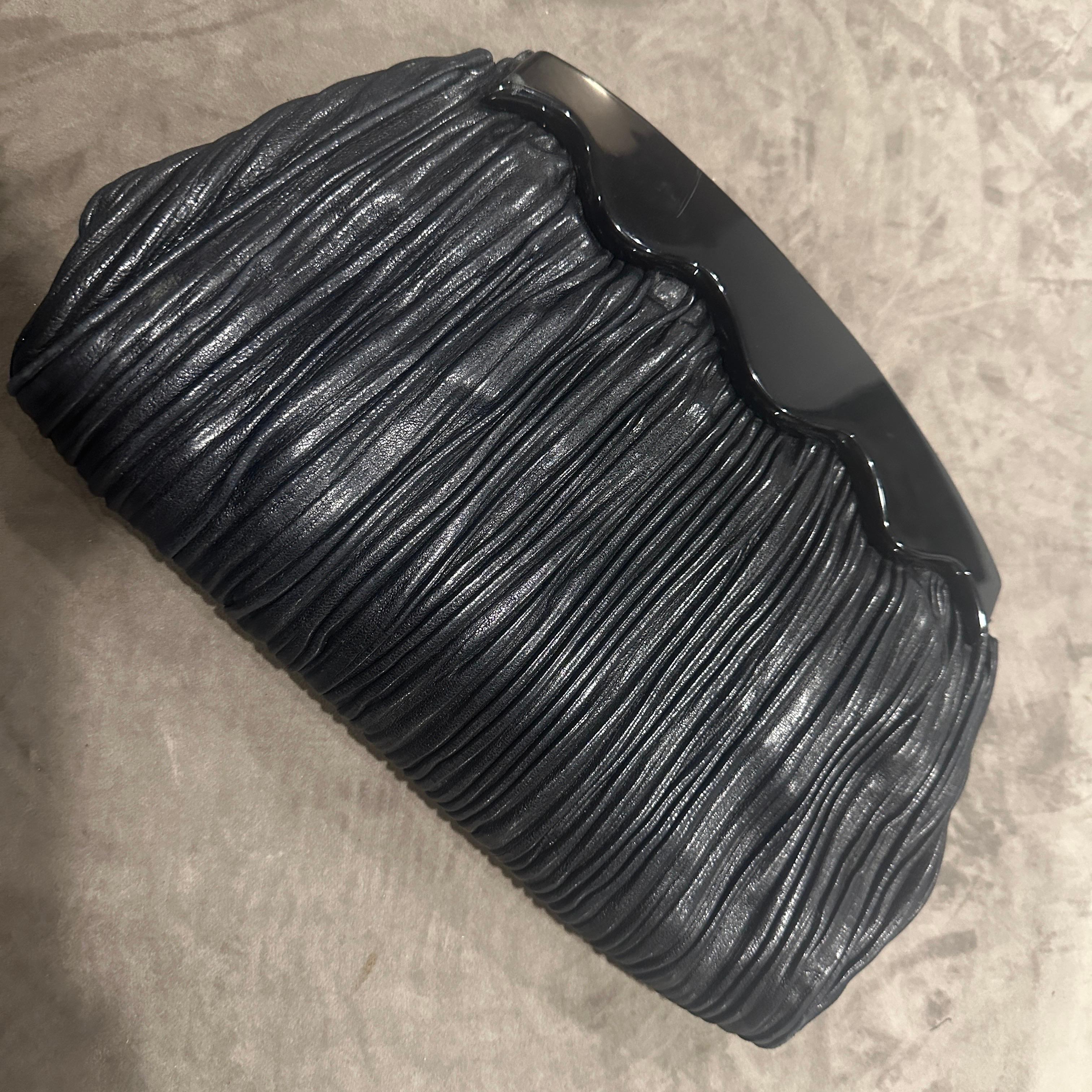 Embrague de baquelita y cuero negro estilo Art Déco de los años 70 de Colombetti Milano en venta 4