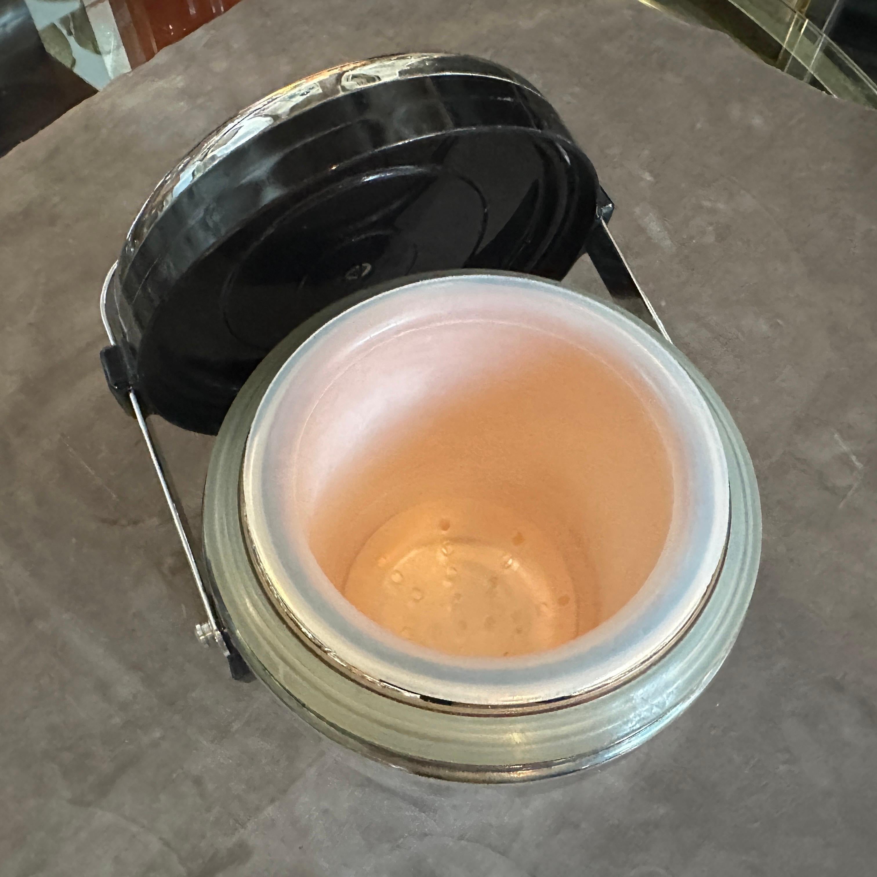 1970er Art Deco Stil Verchromtes Metall und schwarzer Kunststoff Eiskübel von Erhard im Angebot 1