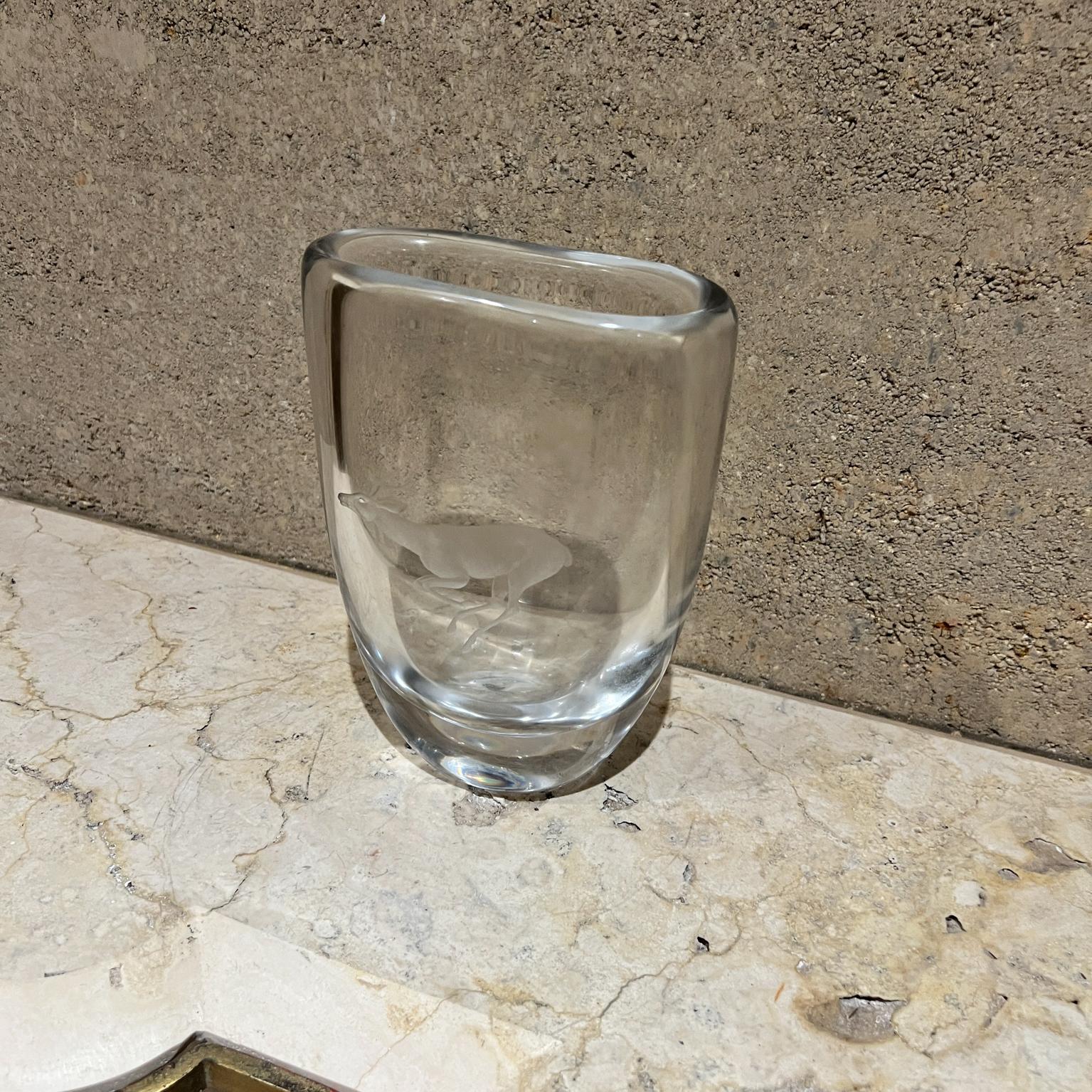 Svedese Vaso in vetro artistico di cristallo Strombergshyttan degli anni '70 con cervo inciso in vendita