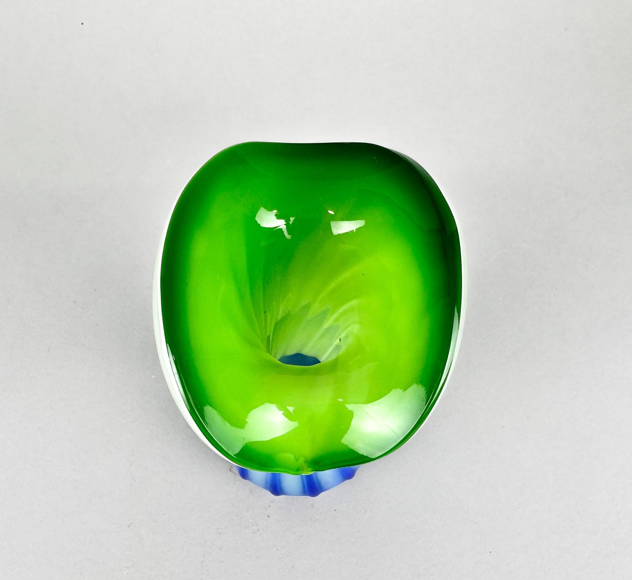 Tchèque Vase en verre d'art de Murano des années 1970 en vente