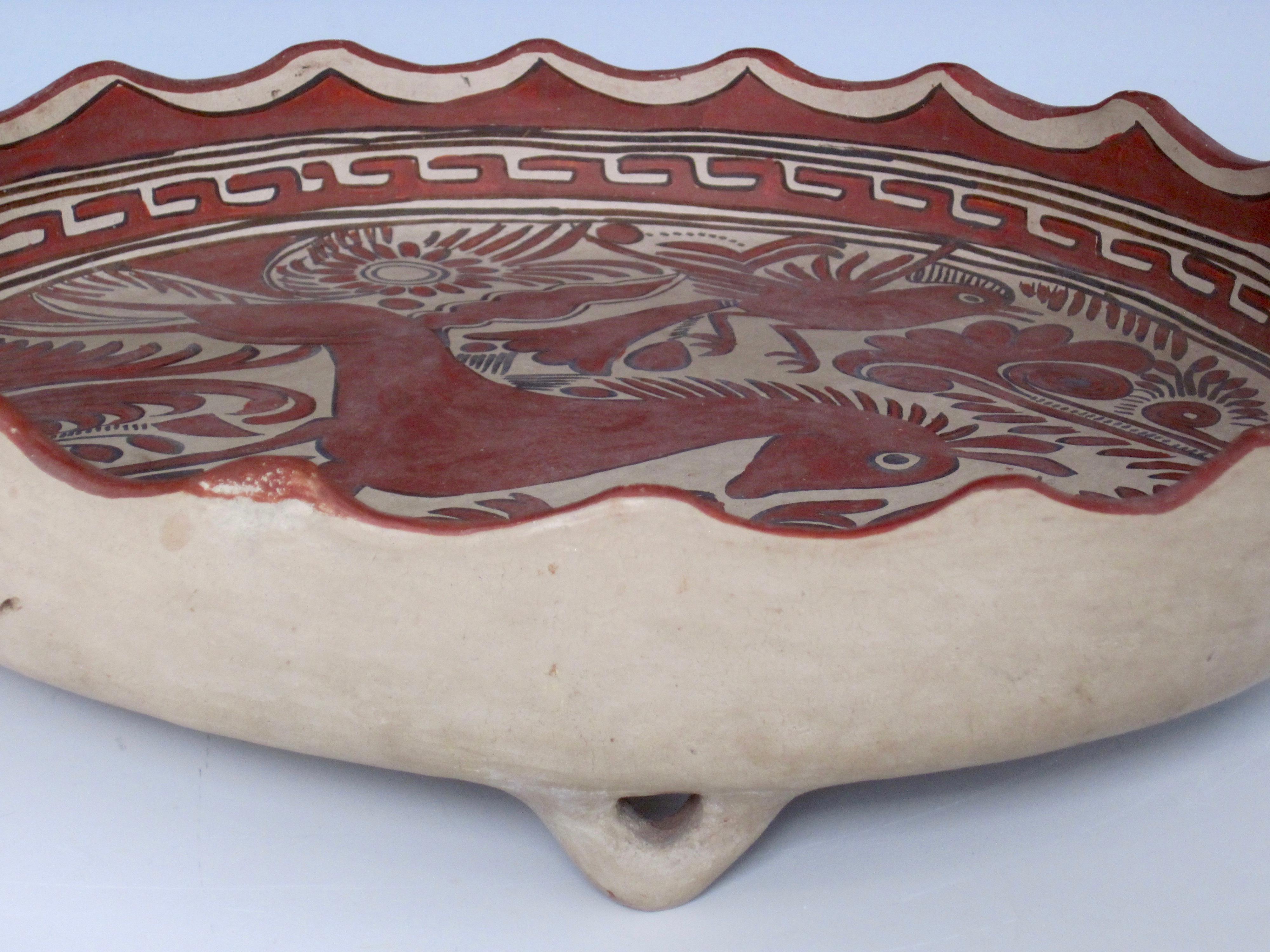 1970s Art Nouveau Style Mexican Pottery Tri-Legged Plate    In Good Condition In Ferndale, MI