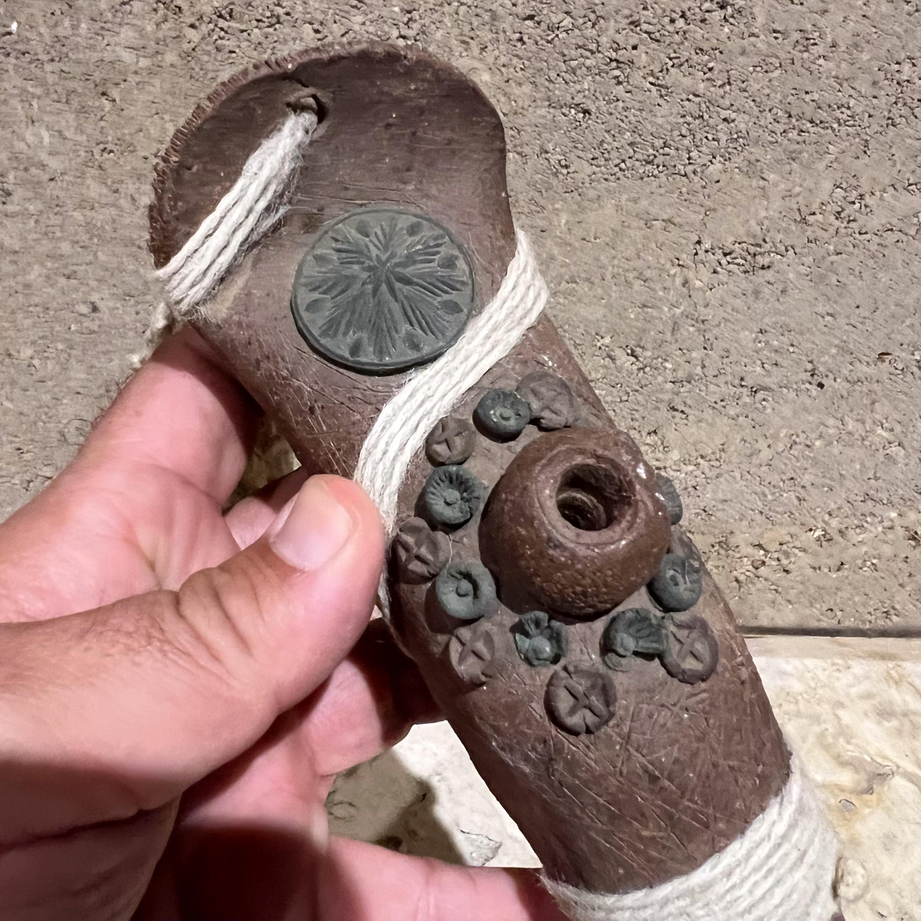 Scultura astratta di flauto in ceramica a forma di pipa degli anni '70 in vendita 1