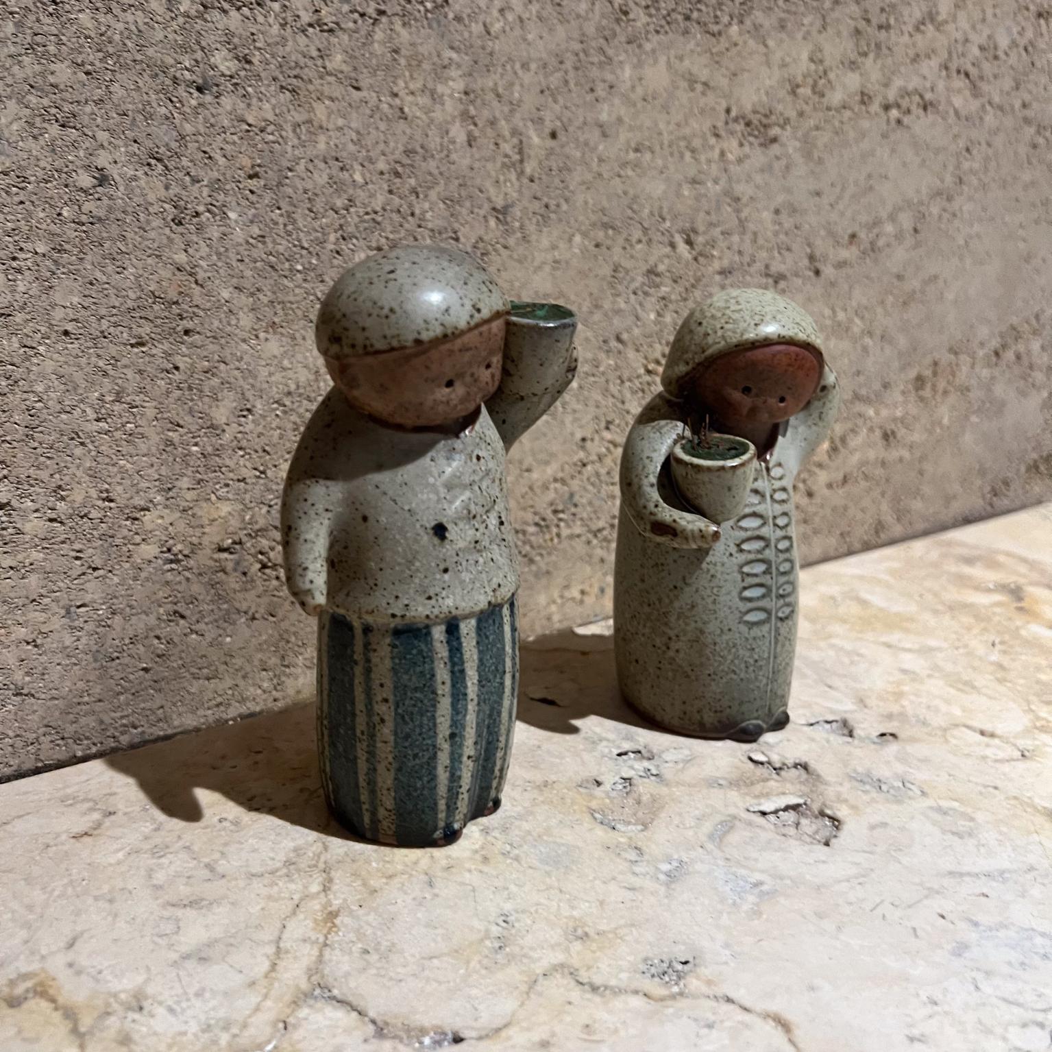 1970s Art Pottery Salz Pfeffer Shaker Set Japanisches Steingut im Zustand „Gut“ im Angebot in Chula Vista, CA