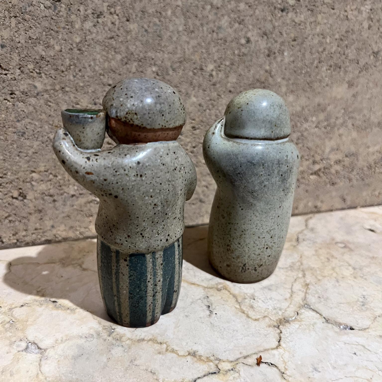 1970s Art Pottery Salz Pfeffer Shaker Set Japanisches Steingut im Angebot 1