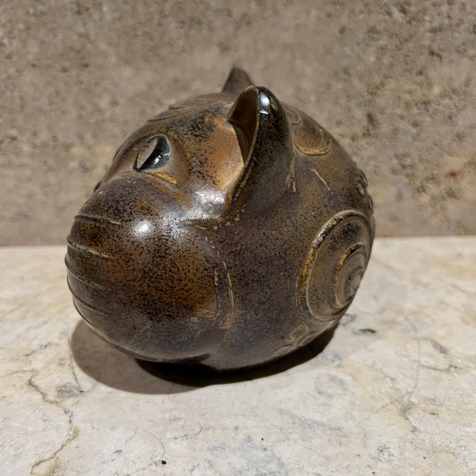 1970 Art Pottery Winking Cat Piggy Bank en vente 5