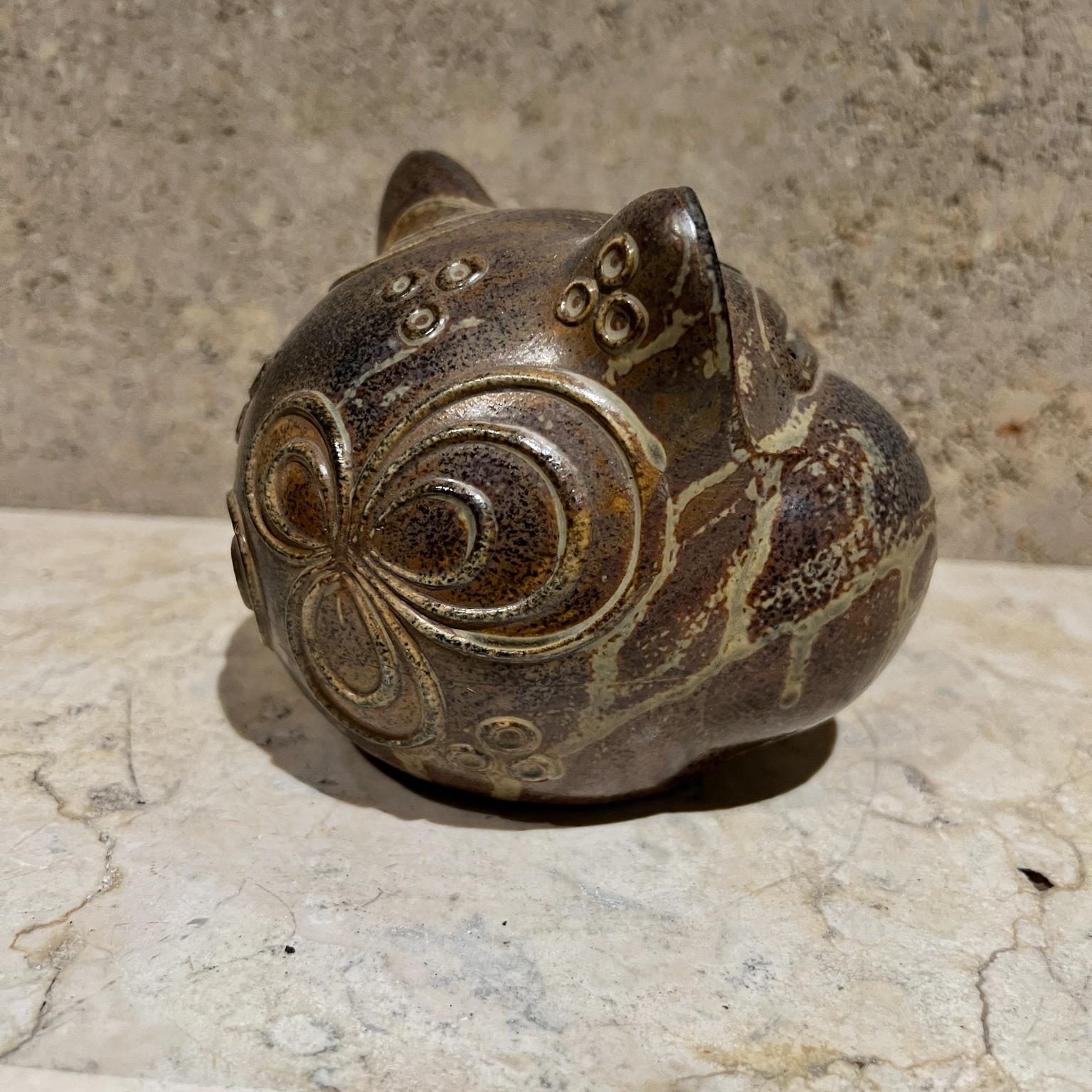 1970 Art Pottery Winking Cat Piggy Bank en vente 8
