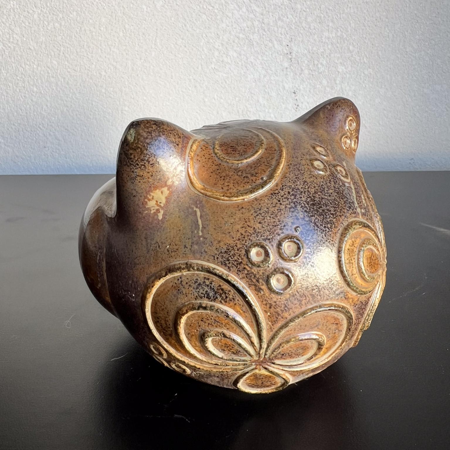 1970 Art Pottery Winking Cat Piggy Bank en vente 1
