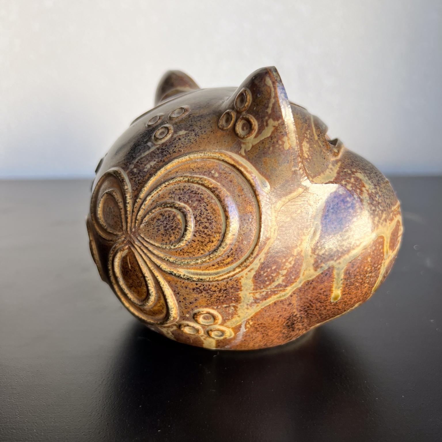 1970 Art Pottery Winking Cat Piggy Bank en vente 3