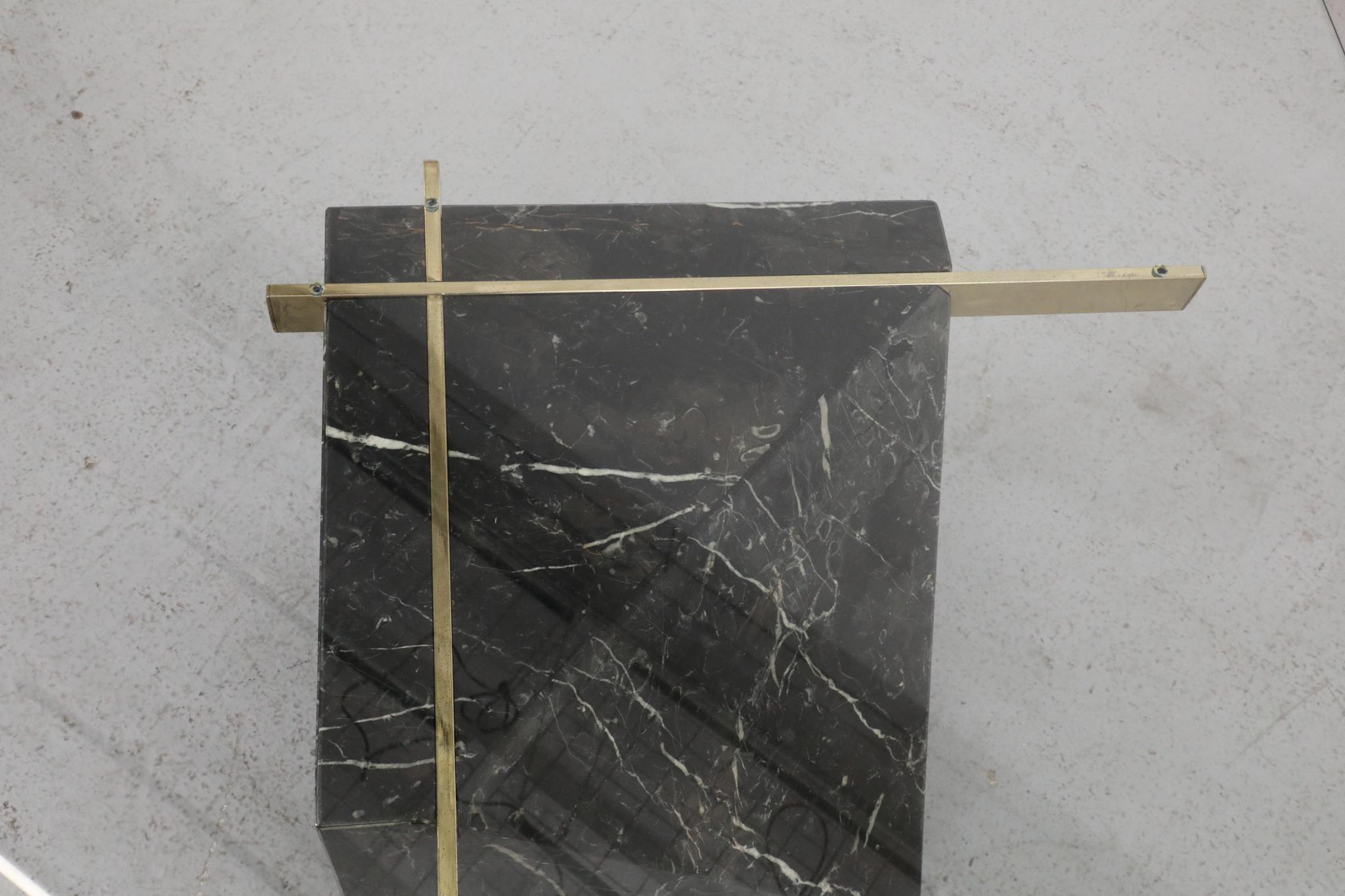 Table d'appoint ou table basse en marbre noir, laiton et verre d'inspiration Artedi des années 1970 en vente 7