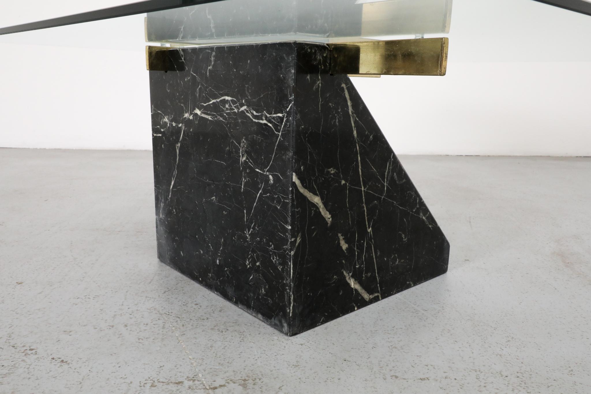 Table d'appoint ou table basse en marbre noir, laiton et verre d'inspiration Artedi des années 1970 en vente 8