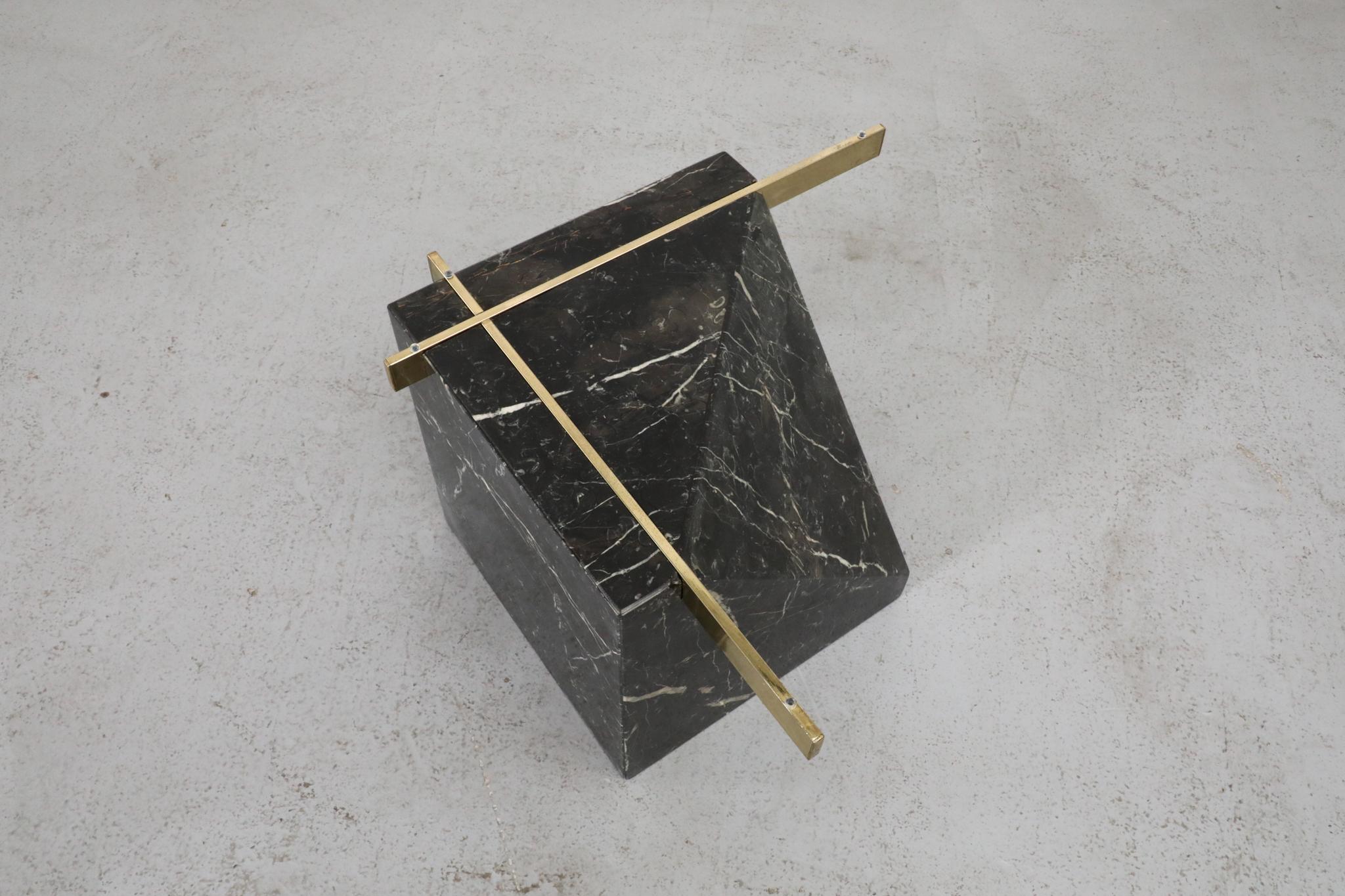 Table d'appoint ou table basse en marbre noir, laiton et verre d'inspiration Artedi des années 1970 en vente 9