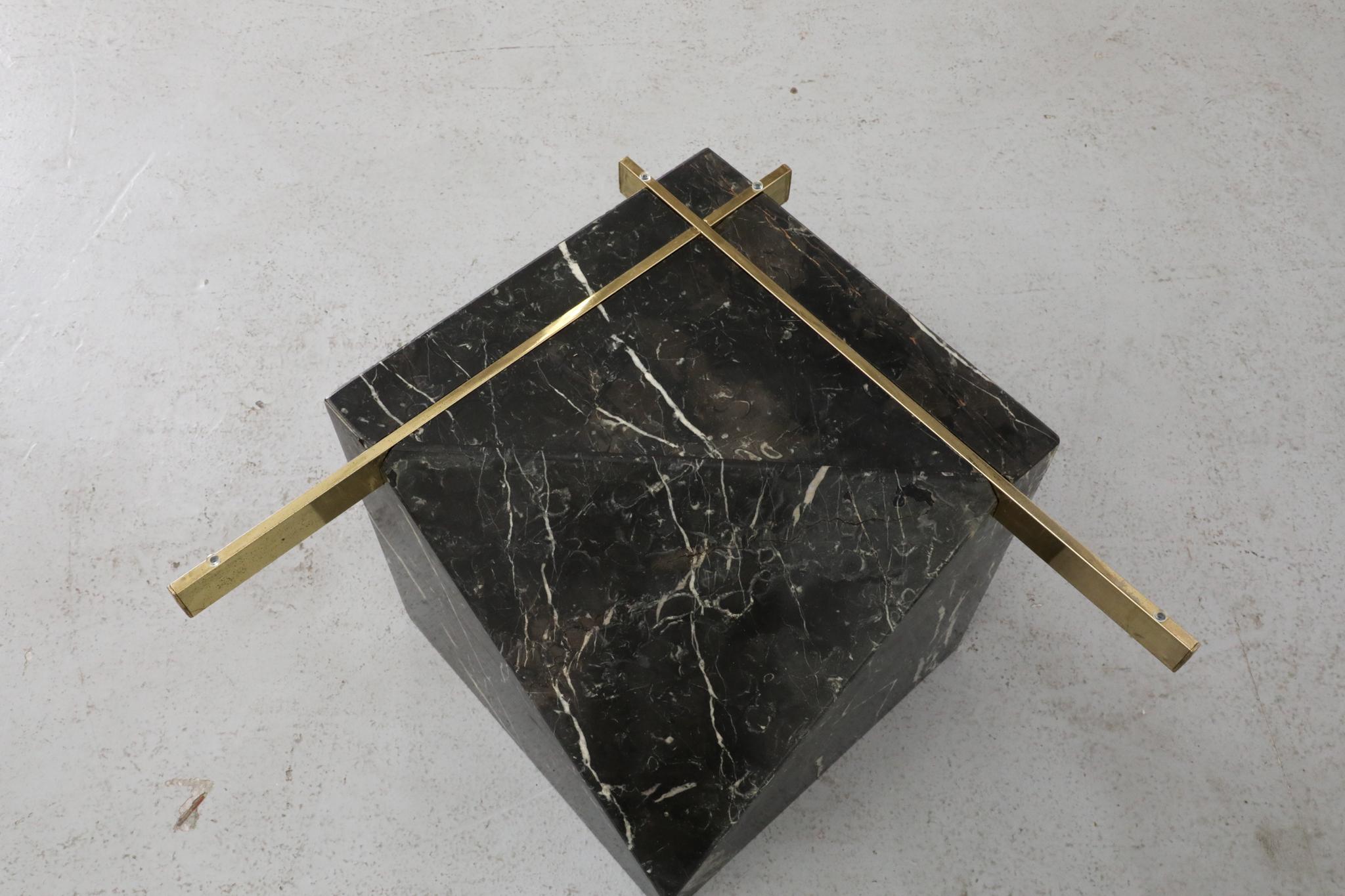Table d'appoint ou table basse en marbre noir, laiton et verre d'inspiration Artedi des années 1970 en vente 12