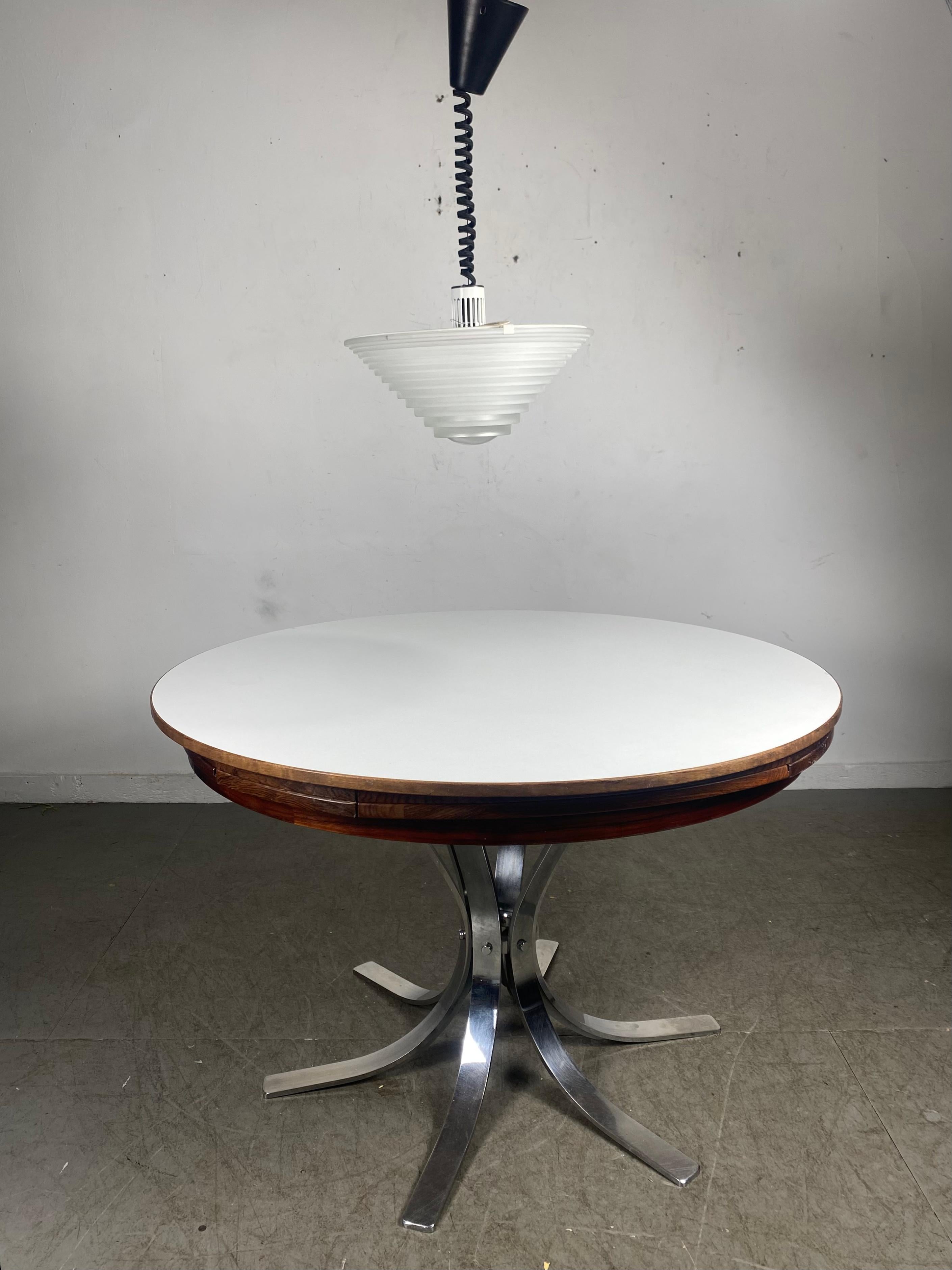1970s Artemide “Egina 38” pendant lamp by Angelo Mangiarotti in excellent condition, it works perfectly. Made in Italy
This pendant lamp is a true piece of modern design.