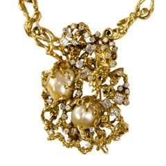Arthur King Broche en or jaune avec perles baroques des mers du Sud et diamants, années 1970