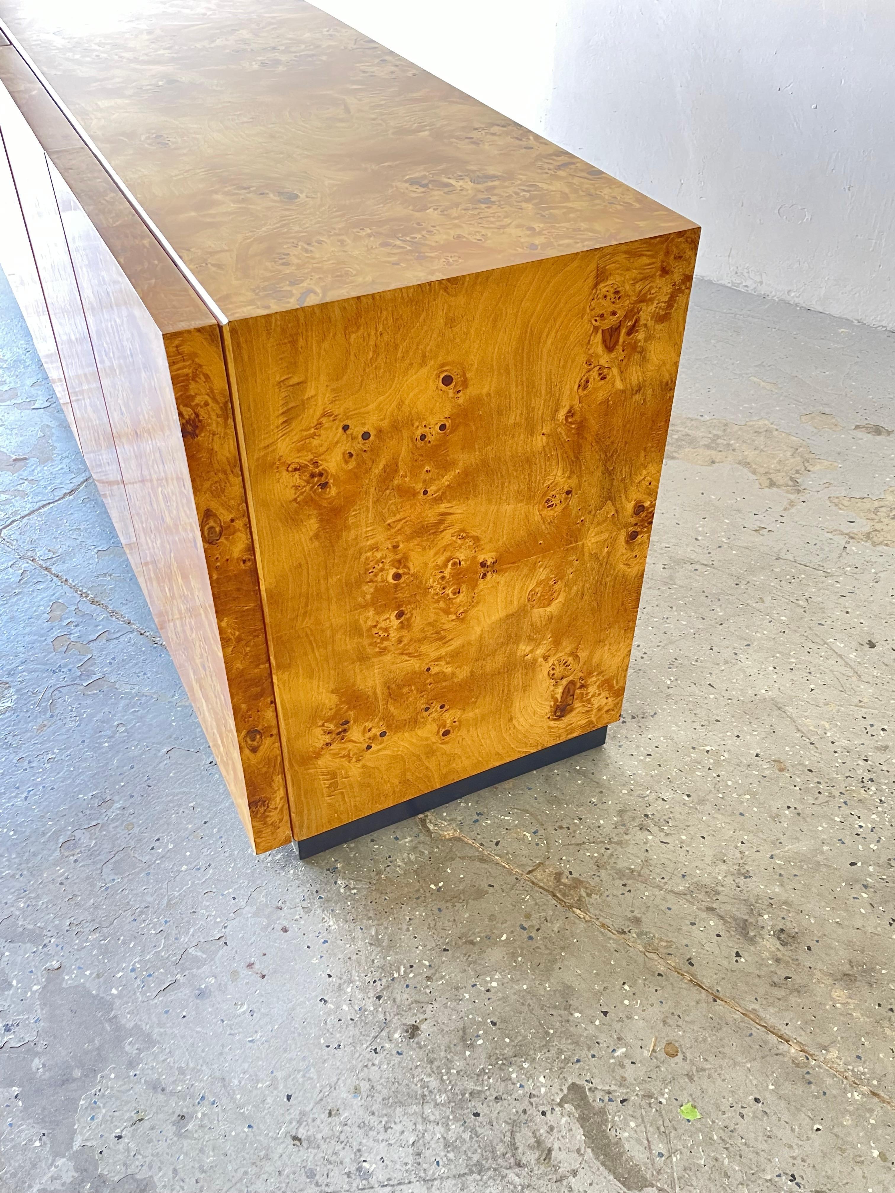 1970s Arthur Umanoff for Dillingham Olive Burlwood Credenza Burl Wood In Good Condition In Las Vegas, NV