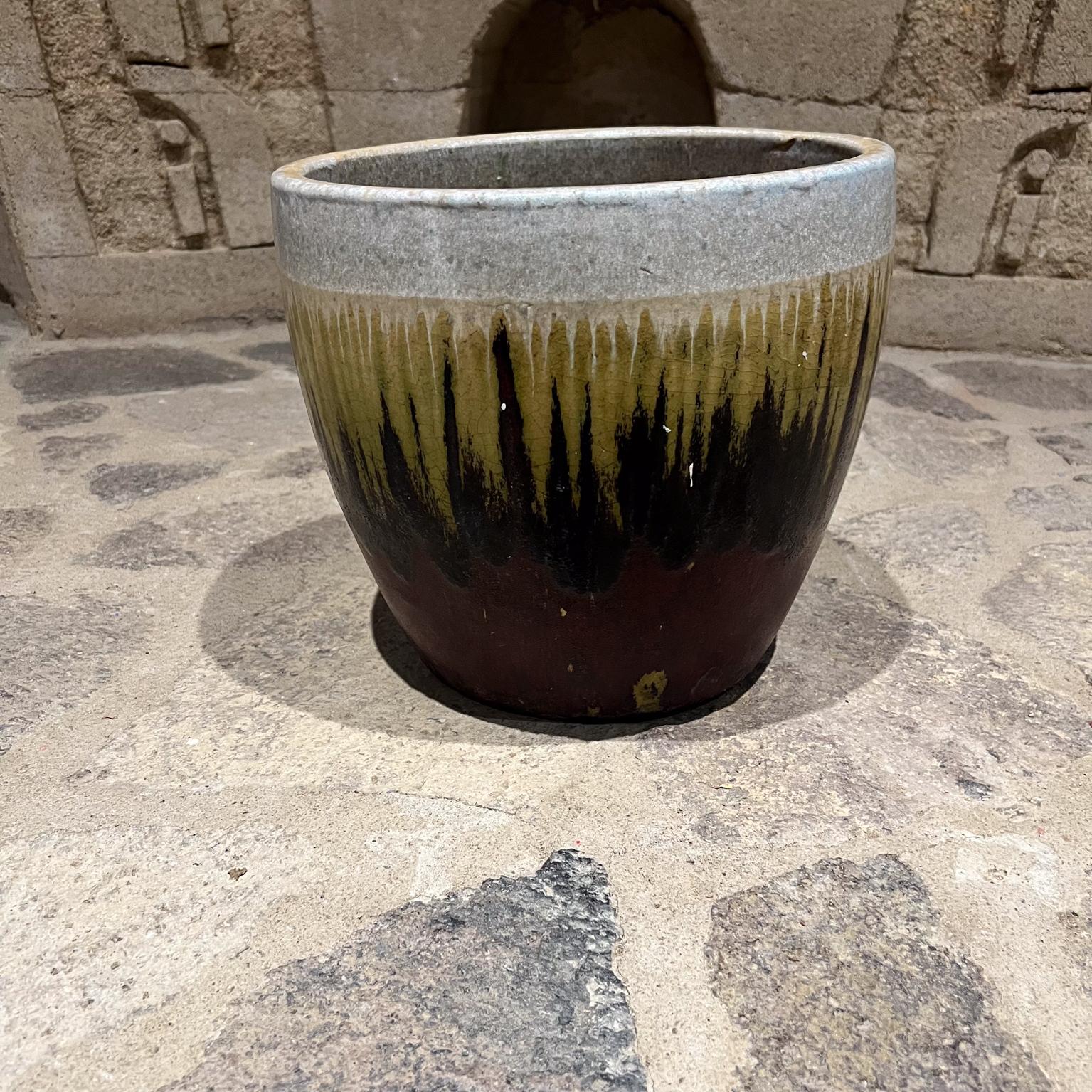 Art Pottery Red and Green Lava Drip Glaze Planter Pot
10.25 h x 11.5 diameter
Preowned vintage
Refer to images listed



