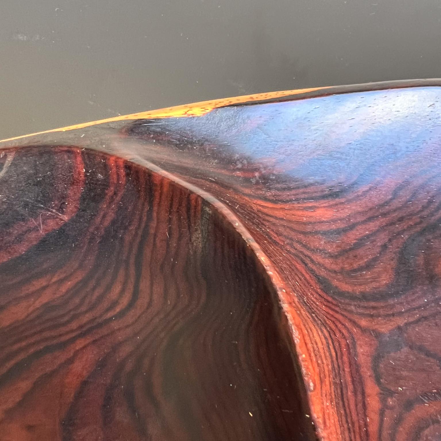 20ième siècle Plat de service brésilien des années 1970 en bois exotique en vente