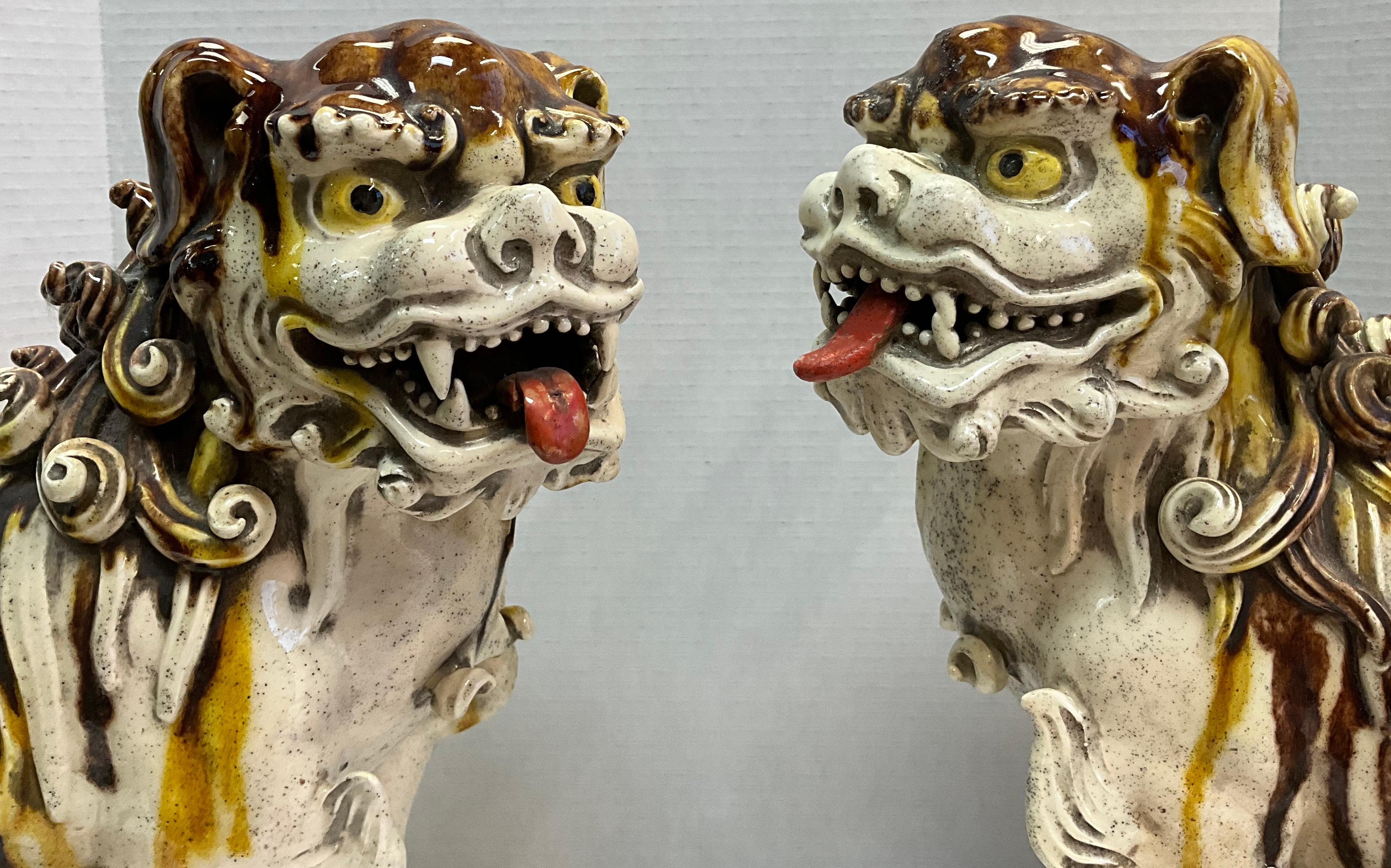1970s Asian Chinese Export Fierce Facing Drip Glaze Pottery Foo Dogs, Pair In Good Condition For Sale In Kennesaw, GA