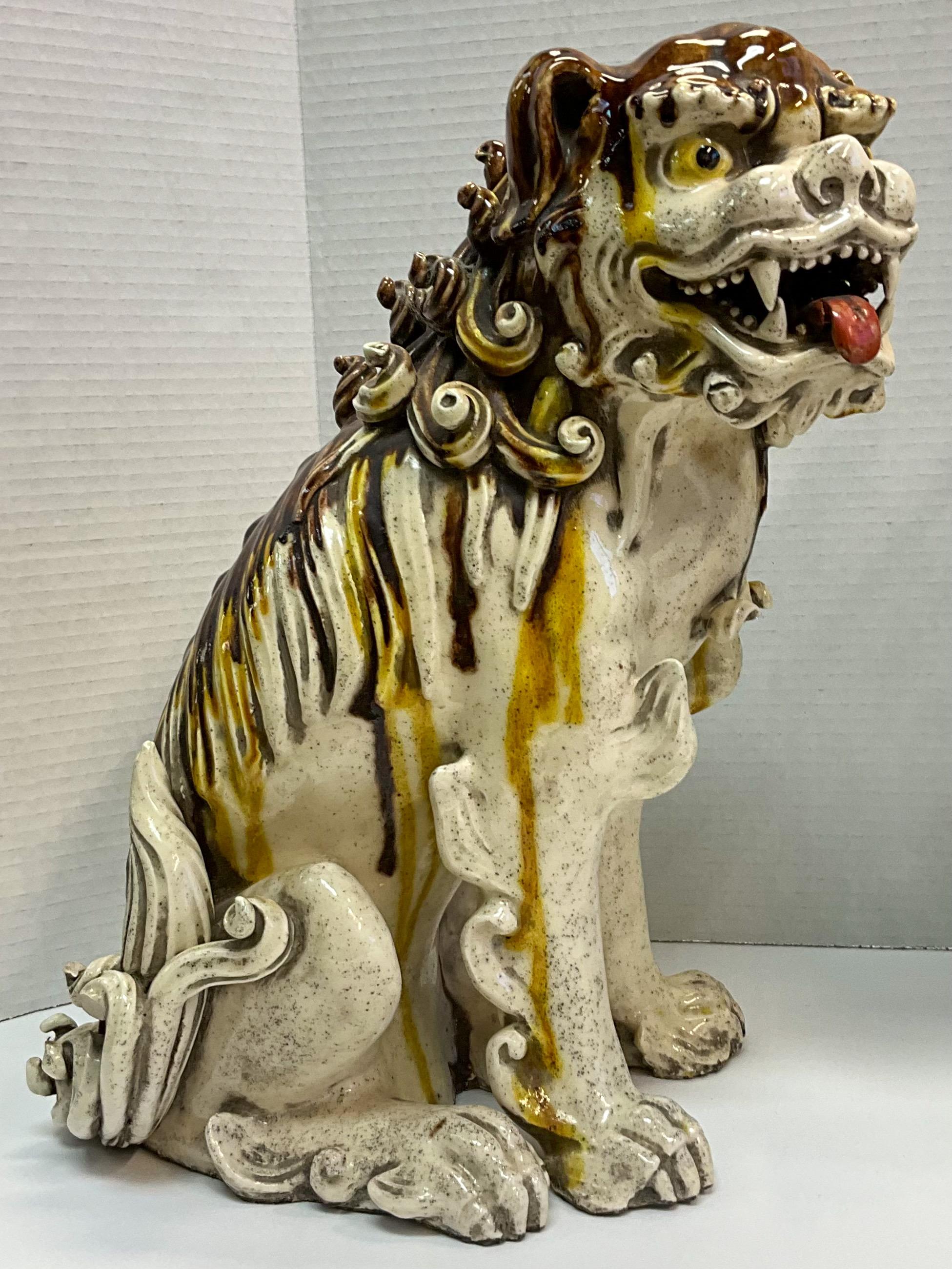 Asiatische chinesische Export Fierce Facing Tropfglasur-Keramik, Foo Dogs, 1970er Jahre, Paar im Zustand „Gut“ im Angebot in Kennesaw, GA
