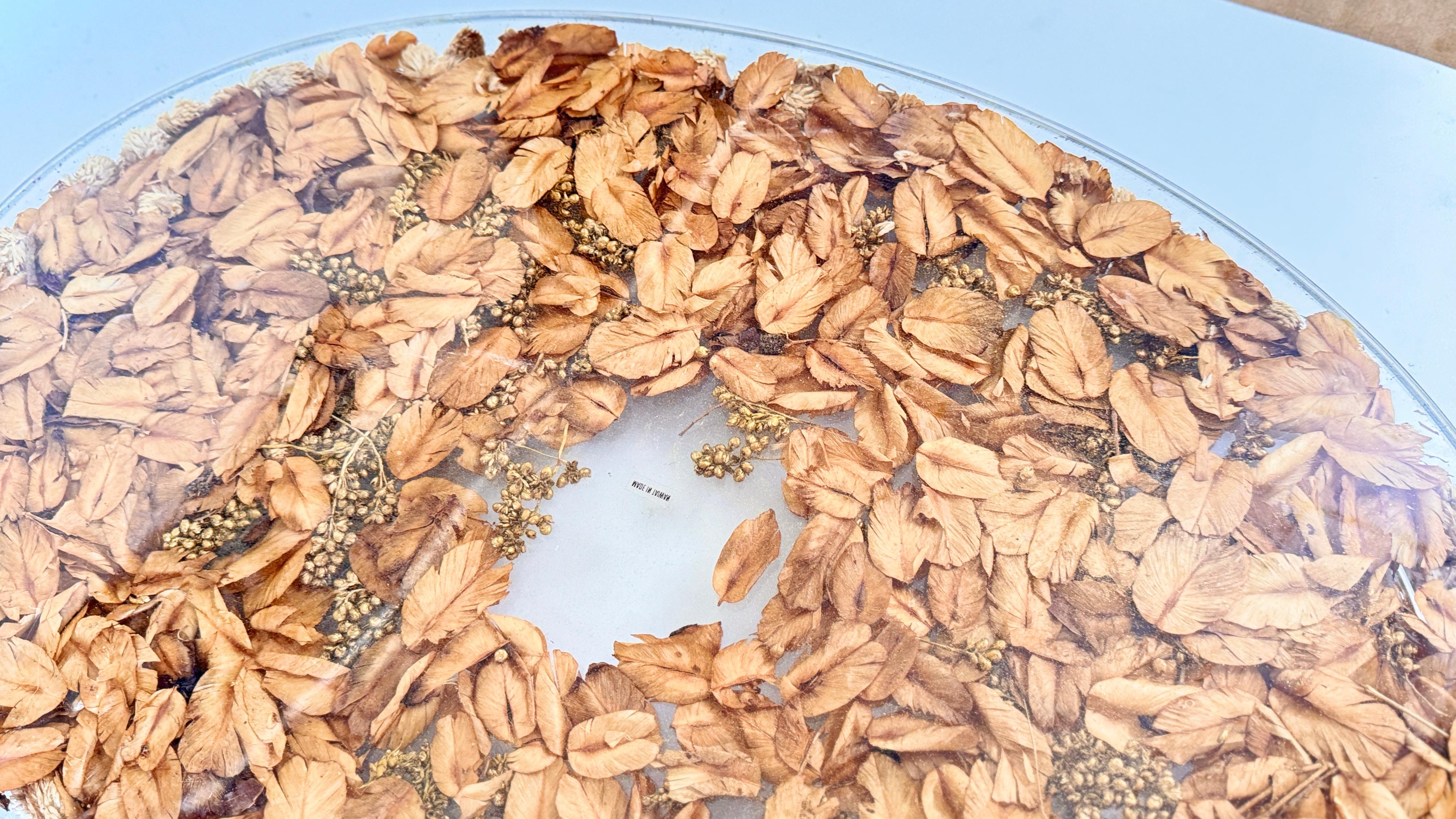 1970s Asian Hard Plastic Tray with Embedded Dried Flowers and Leaves, Oval Shape For Sale 6