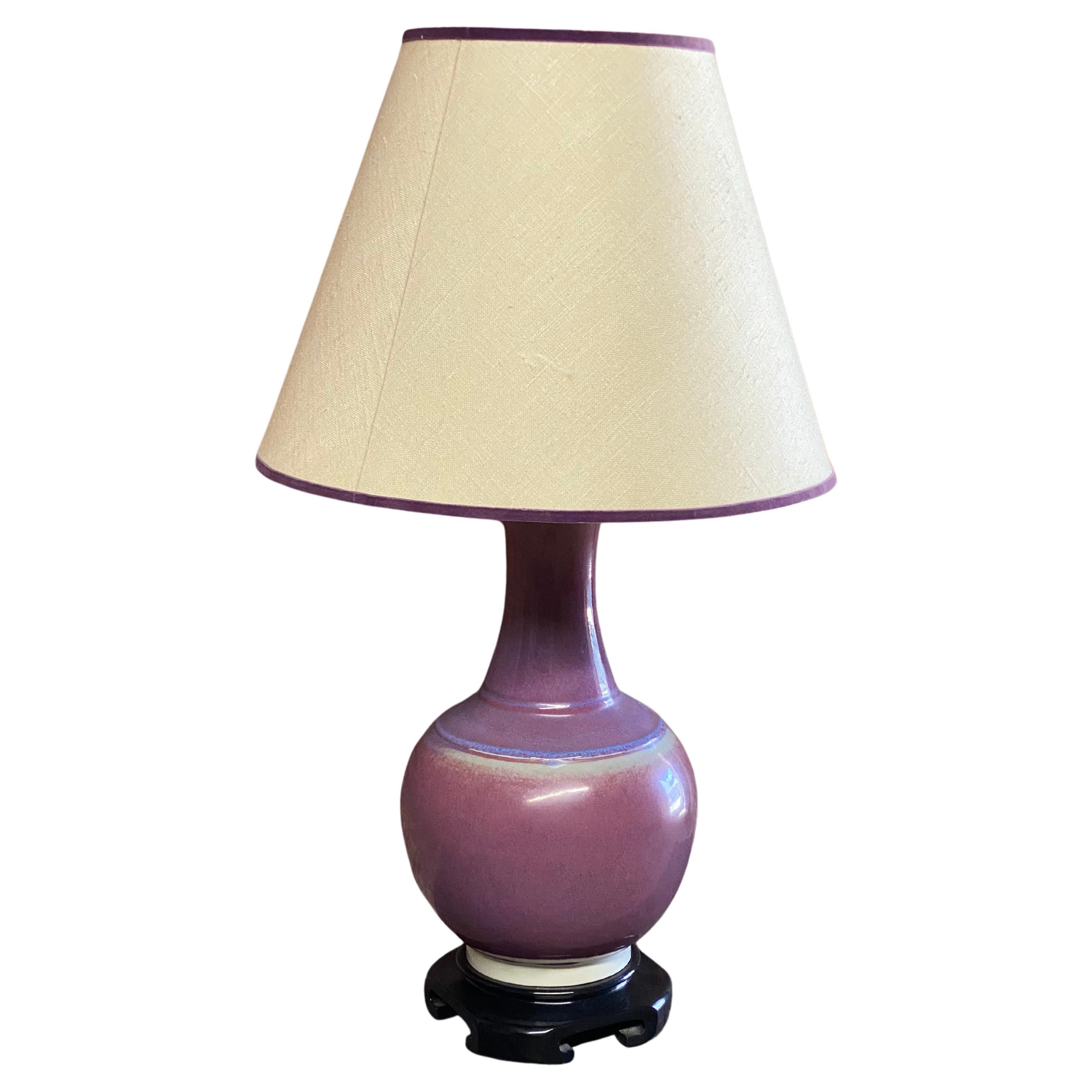 Lampe de bureau en céramique à glaçure pour flambe violette d'inspiration asiatique des années 1970