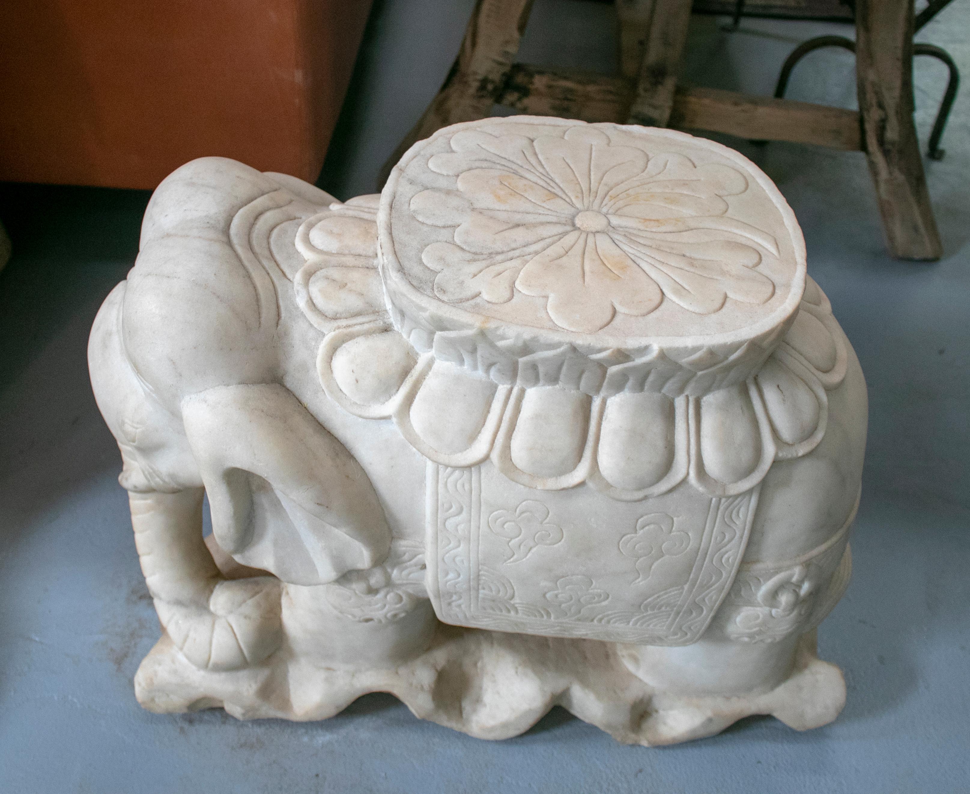 1970s Asian pair of white marble elephants from India.

Dimensions of each.