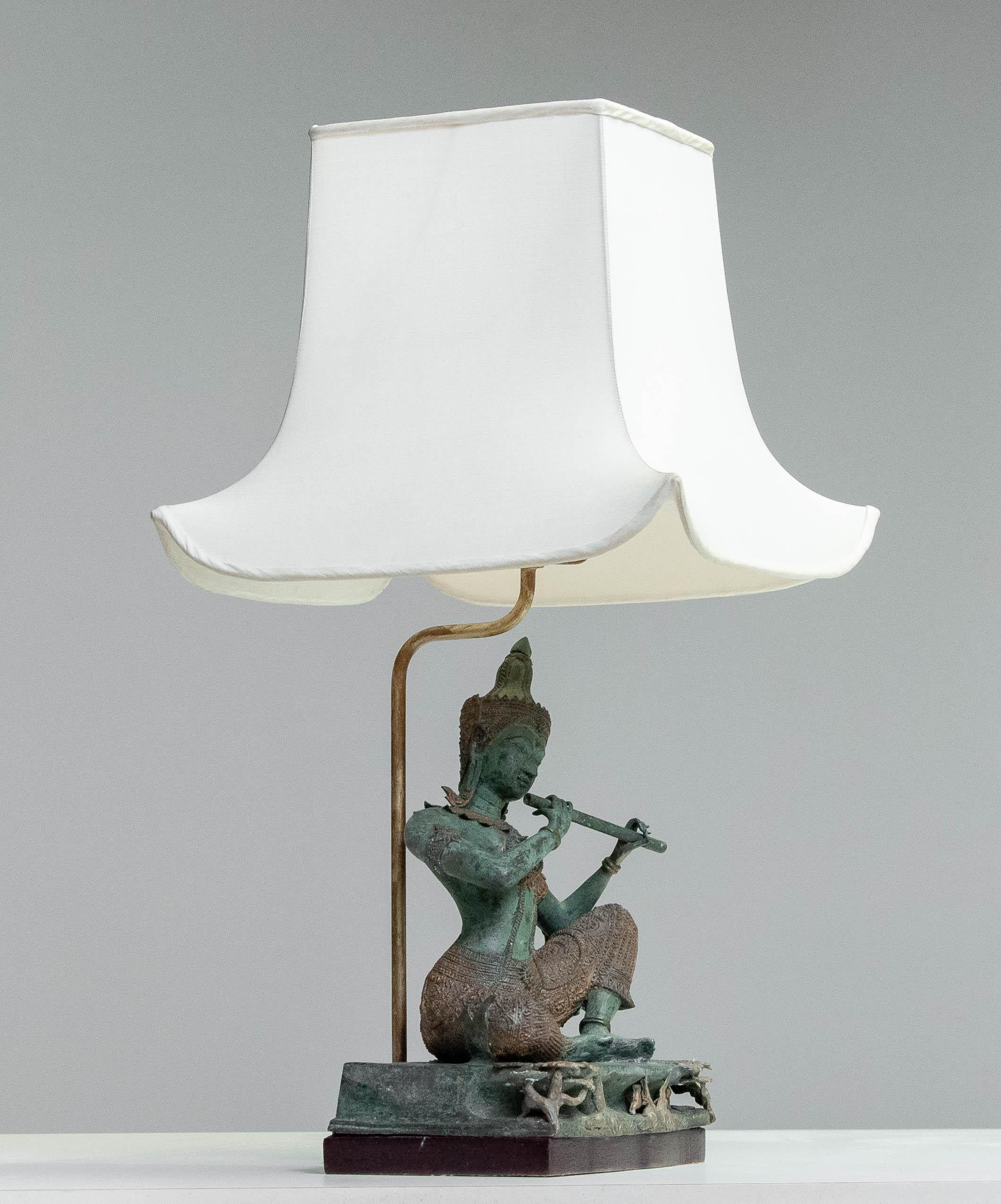 Lampe de bureau asiatique vintage des années 1970 avec statue en bronze et doré de Phra Aphai Mani en vente 5