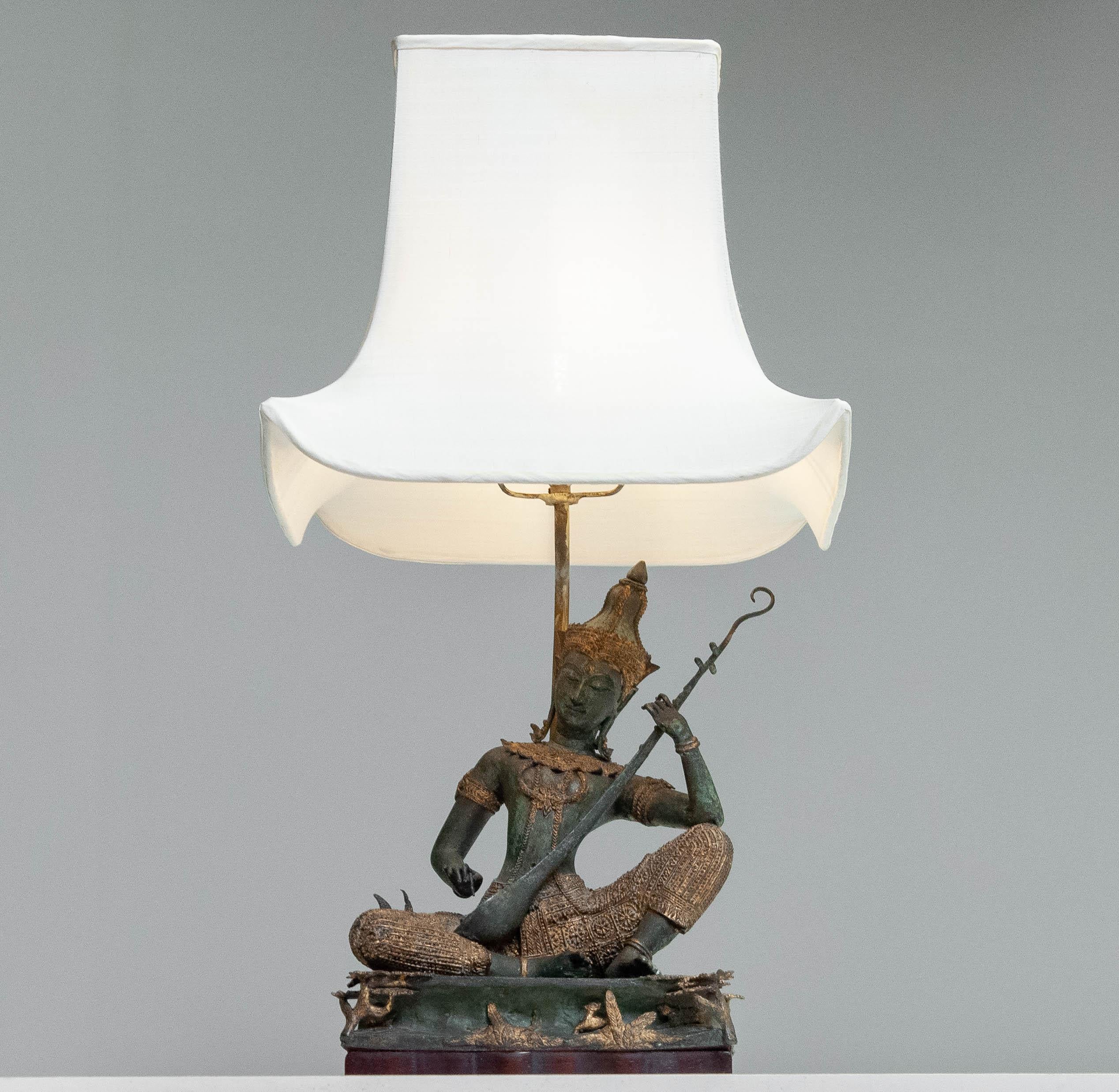 Tibetan 1970s Asian Vintage Table Lamp with Bronze / Gild Statue of Phra Aphai Mani For Sale