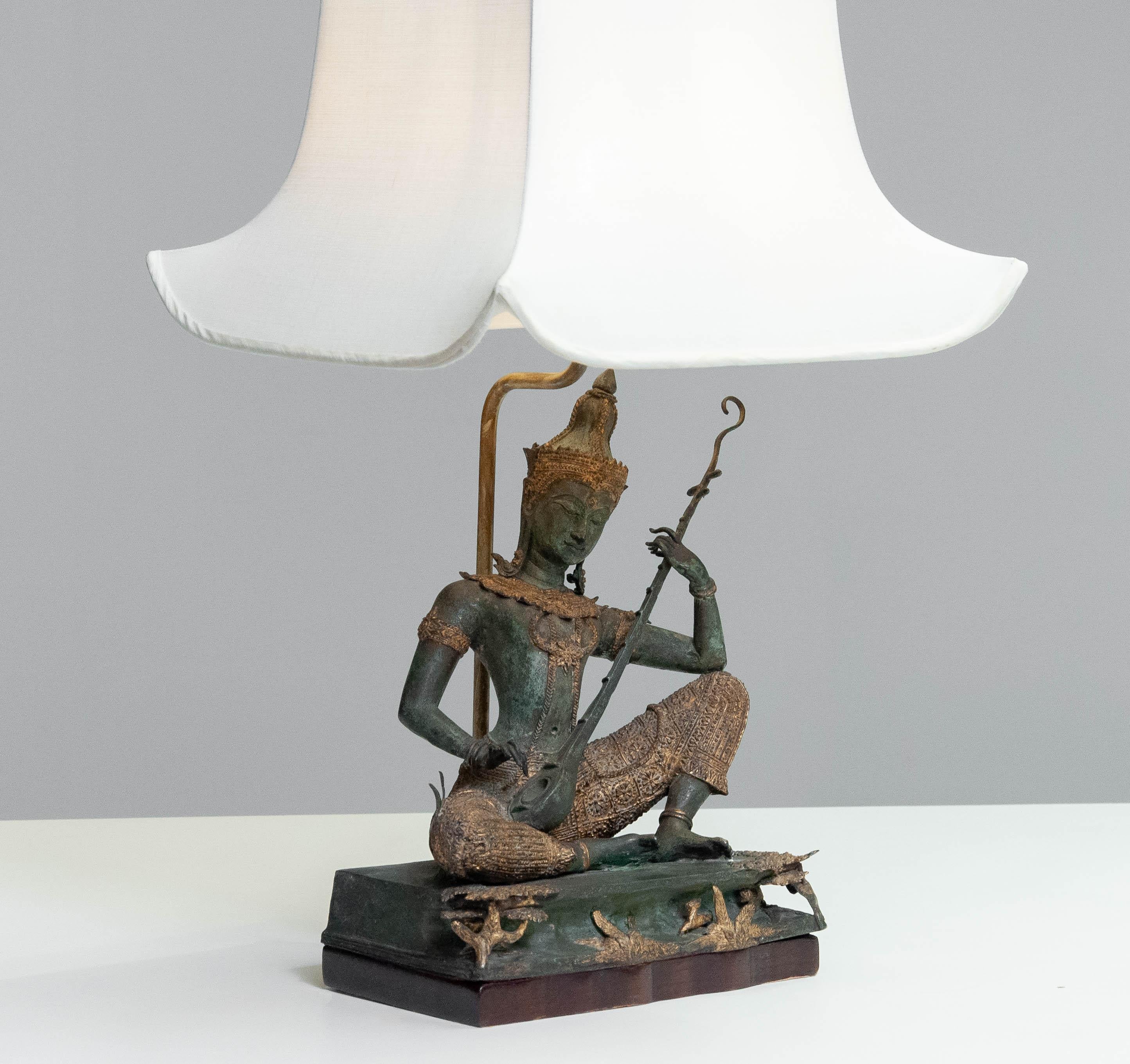 1970s Asian Vintage Table Lamp with Bronze / Gild Statue of Phra Aphai Mani In Good Condition For Sale In Silvolde, Gelderland