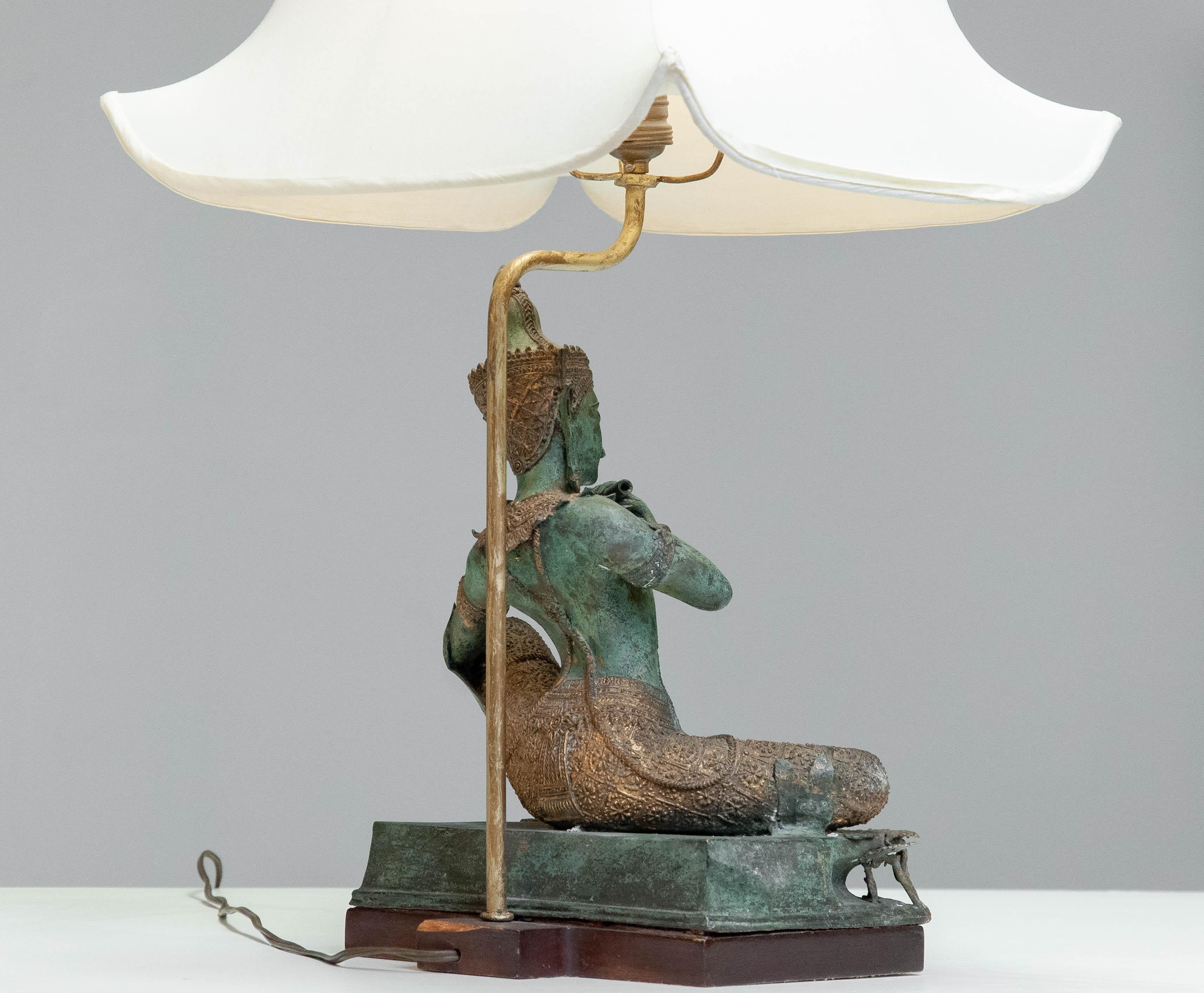 Lampes de table asiatiques vintage des années 1970 avec statues en bronze et dorure de Phra Aphai Mani en vente 5
