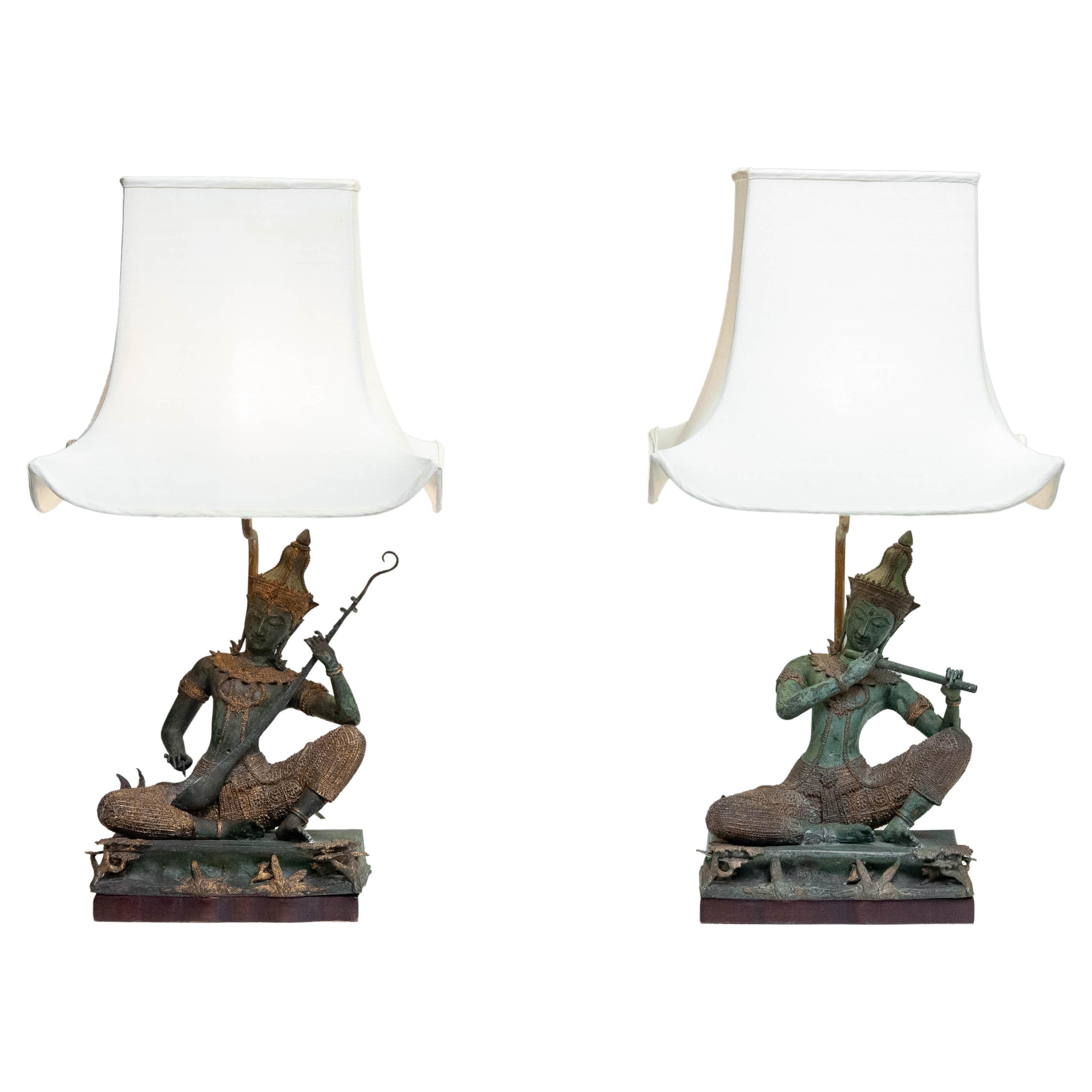 Lampes de table asiatiques vintage des années 1970 avec statues en bronze et dorure de Phra Aphai Mani