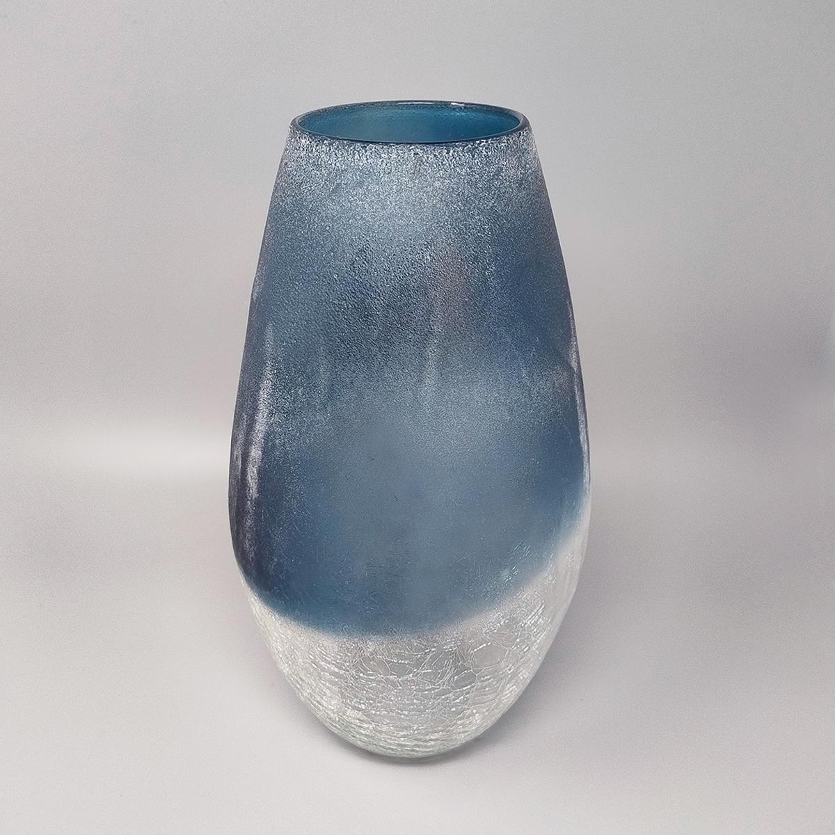 1970er Jahre Erstaunliche blaue Vase von Arte Vetro aus mattiertem Glas. Hergestellt in Italien im Zustand „Hervorragend“ im Angebot in Milano, IT