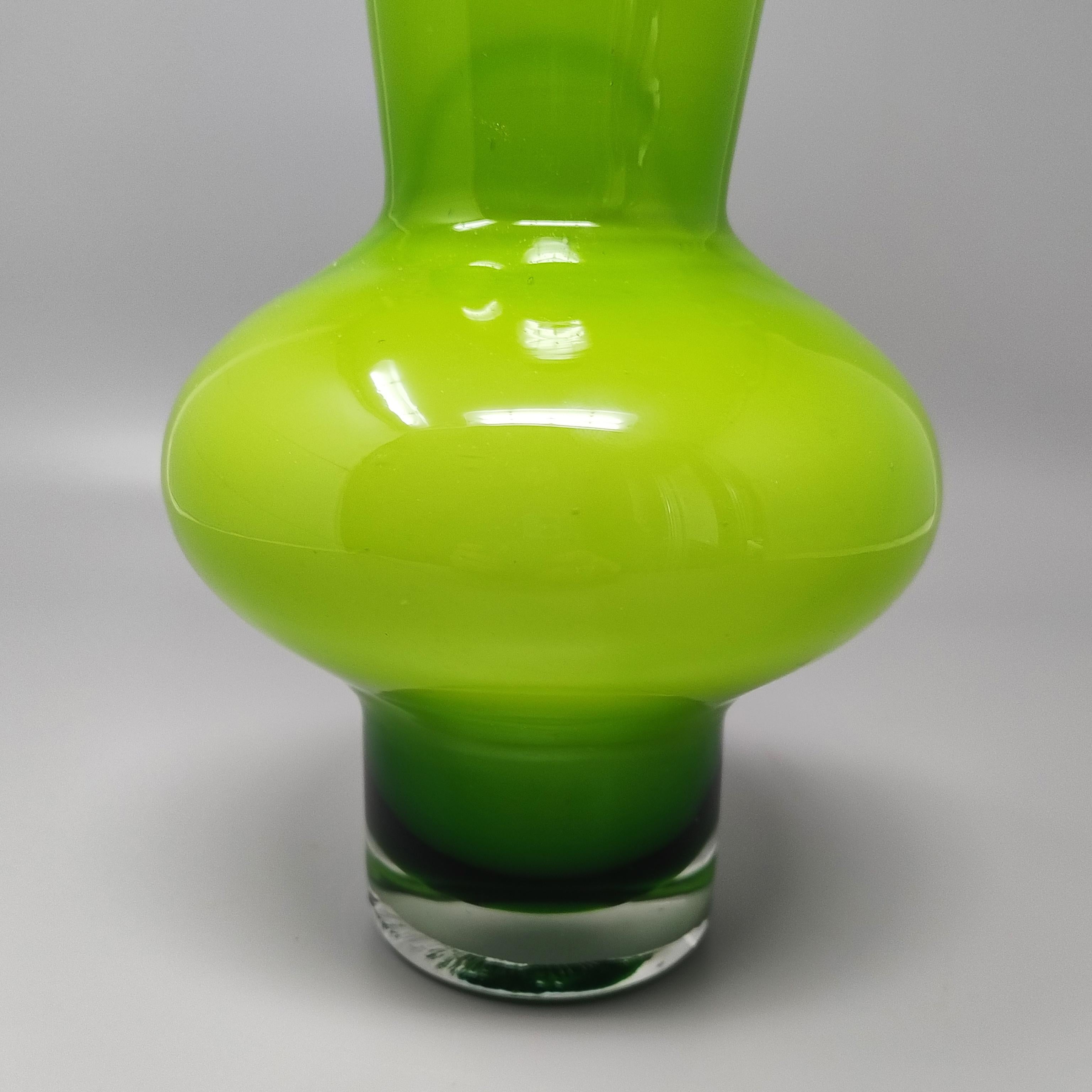 1970s Astonishing Blue Vase by Arte Vetro in Frosted Glass. Made in Italy In Excellent Condition For Sale In Milano, IT