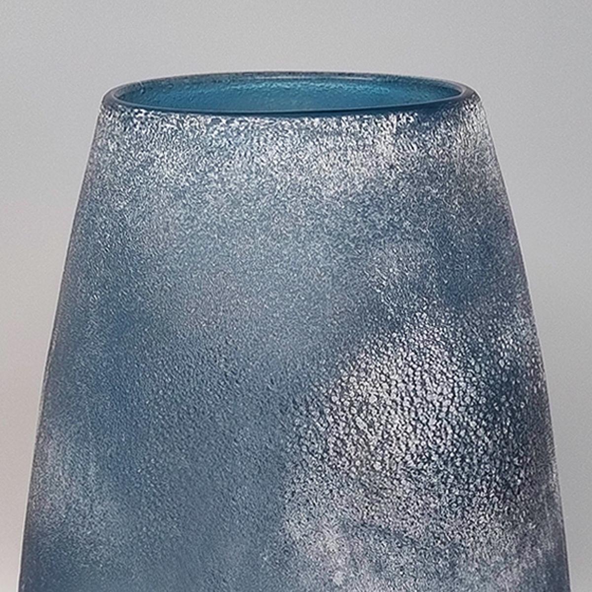 1970er Jahre Erstaunliche blaue Vase von Arte Vetro aus mattiertem Glas. Hergestellt in Italien (Ende des 20. Jahrhunderts) im Angebot