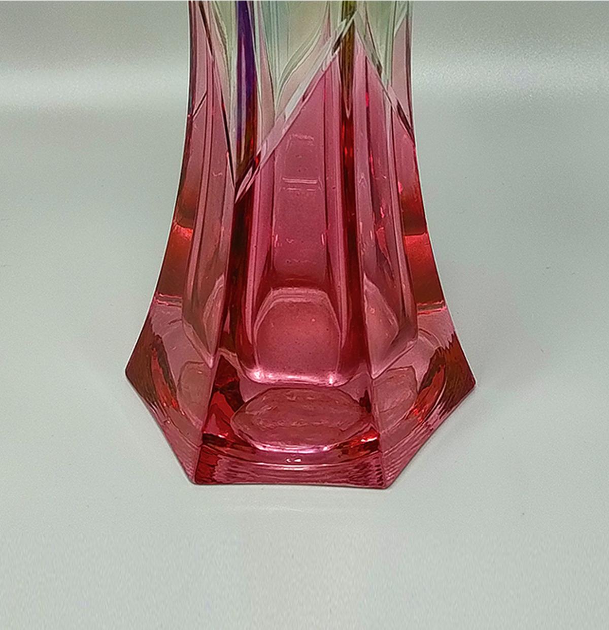Exquisite handgefertigte grüne und rosa Vase von Neri aus Kristall aus den 1970er Jahren. (Glas) im Angebot