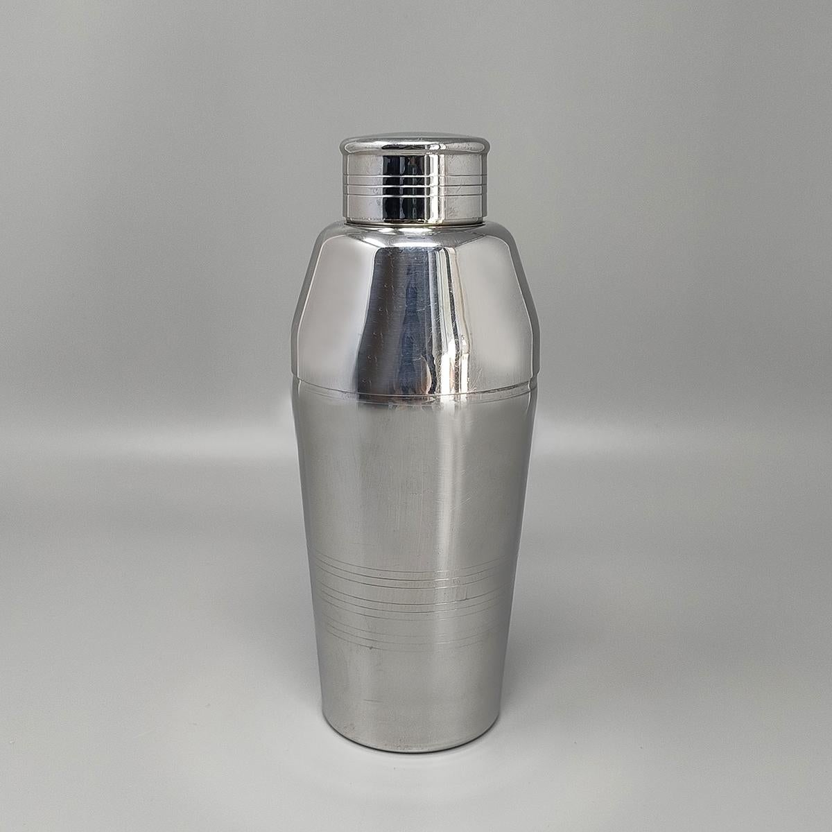 1970s Astonishing Cocktail Shaker by Guy Degrenne in Stainless Steel. Made in France. This shaker is in excellent condition.
Dimension:
diam 3,54 x 8,26 H inches
diam cm 9 x cm 22 H