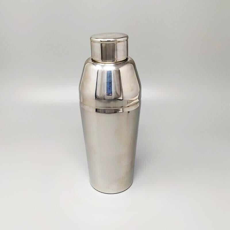 1970s Astonishing Cocktail Shaker by Guy Degrenne in Stainless Steel. Made in France. This shaker is in excellent condition.
Dimension:
diam 3,54