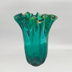 Vaso "Fazzoletto" verde smeraldo mozzafiato degli anni '70, realizzato da Michielotto in vetro di Murano