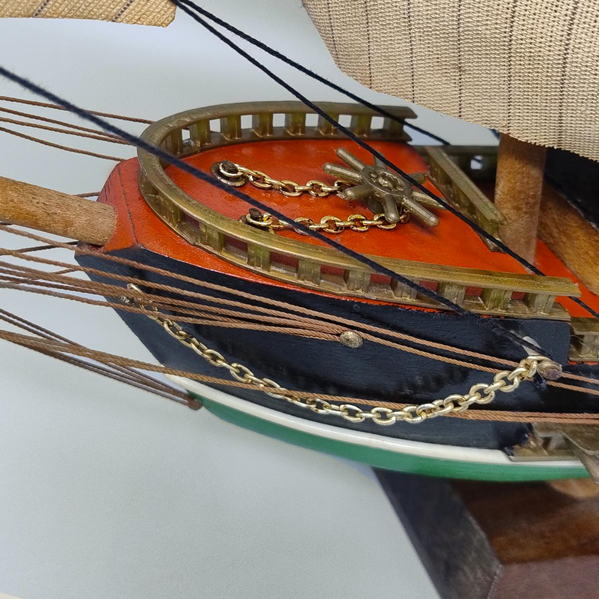 Wood 1970s Astonishing Fragata Siglo XVIII Model Ship. Handmade. Made in England For Sale