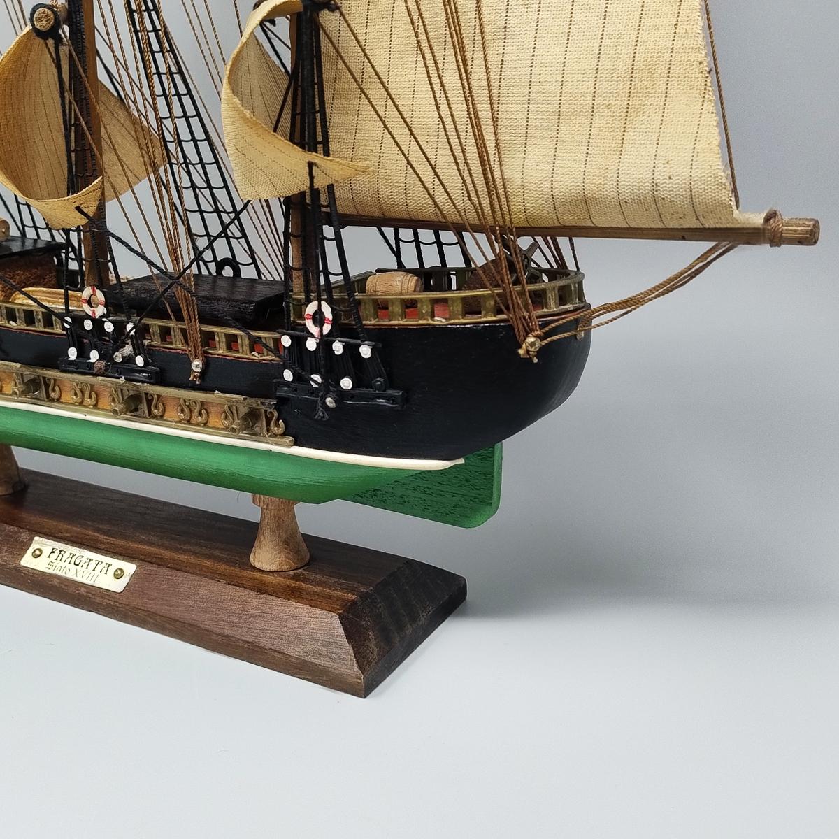 1970s Astonishing Fragata Siglo XVIII Model Ship. Handmade. Made in England For Sale 2