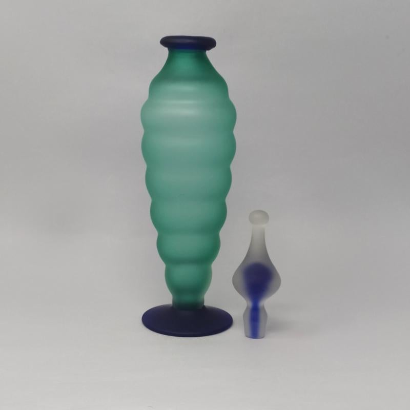 Italiano Bottiglia anni '70 in vetro di Murano verde e blu, sorprendente, di Michielotto in vendita