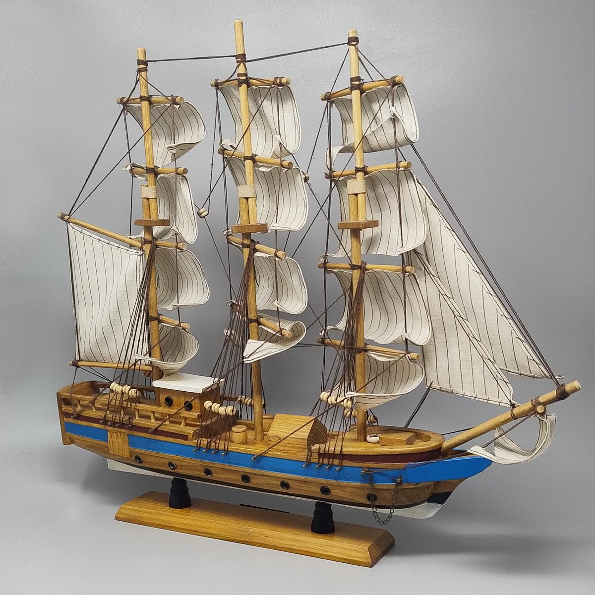 1970s Astonishing HMS Endeavour Model Ship. Hecho a mano. Fabricado en Inglaterra Moderno de mediados de siglo en venta