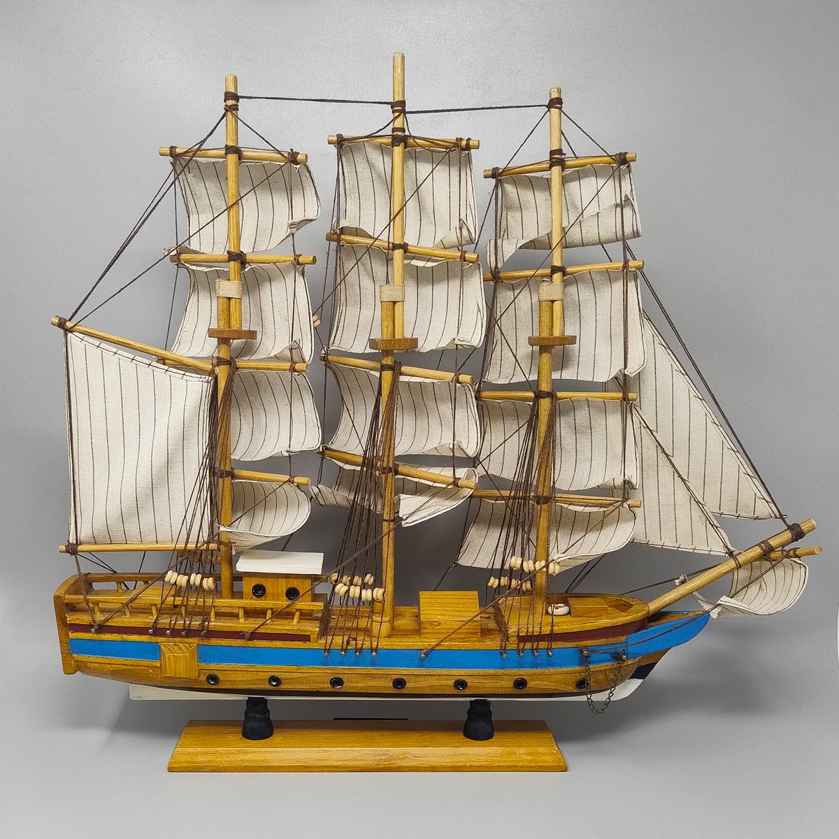 1970s Astonishing HMS Endeavour Model Ship. Hecho a mano. Fabricado en Inglaterra Italiano en venta