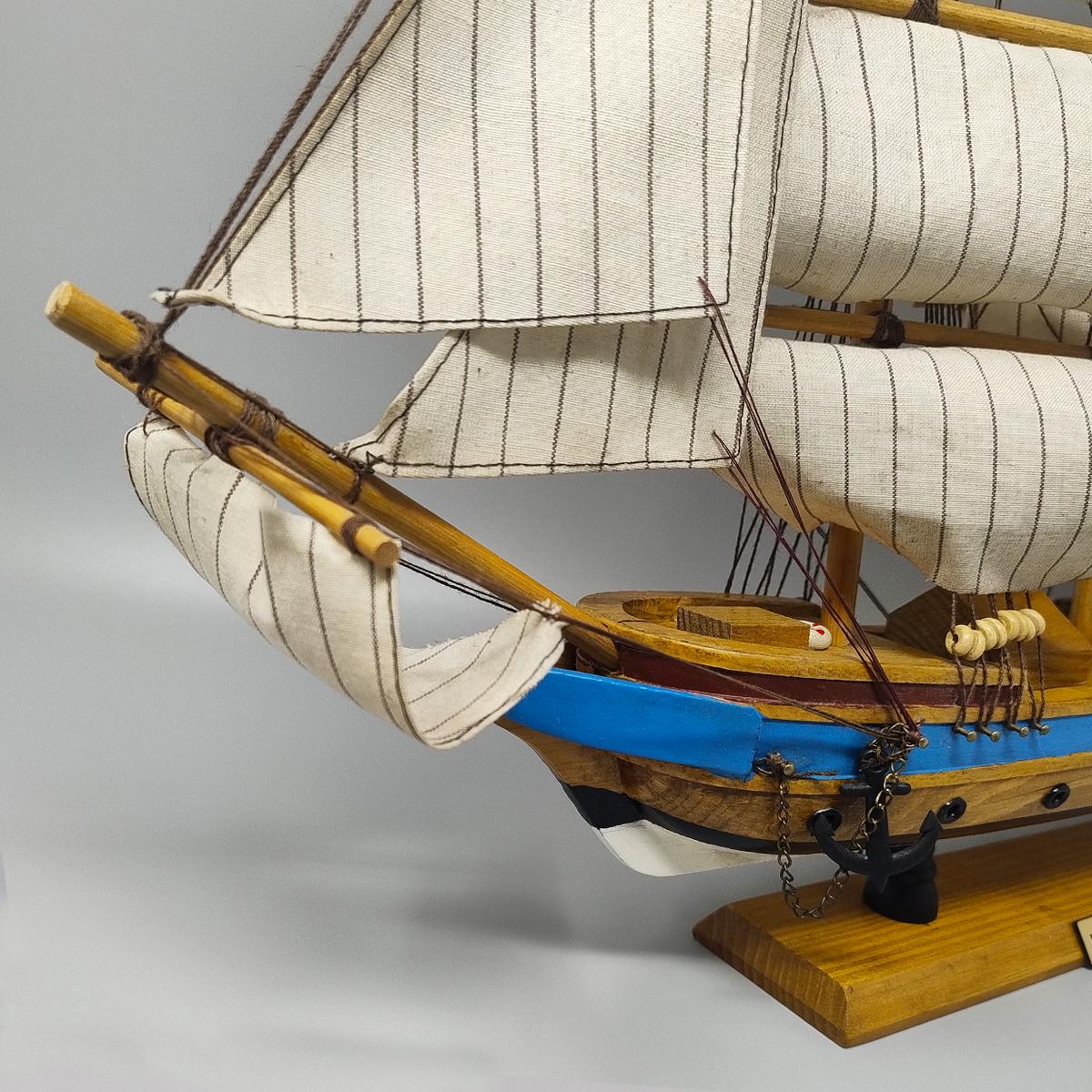 1970s Astonishing HMS Endeavour Model Ship. Hecho a mano. Fabricado en Inglaterra finales del siglo XX en venta