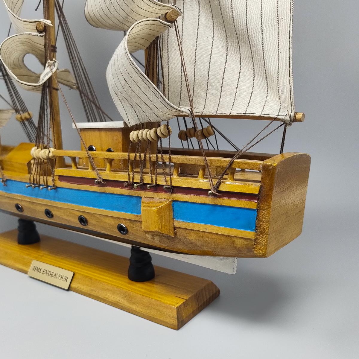 1970s Astonishing HMS Endeavour Model Ship. Hecho a mano. Fabricado en Inglaterra en venta 1