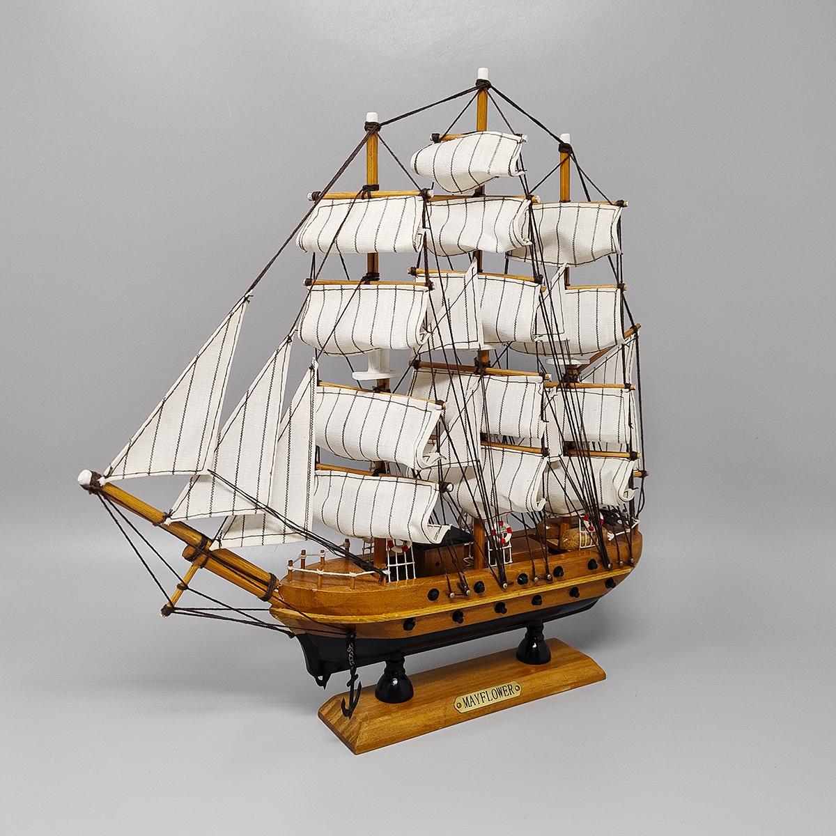 1970s Astonishing MayFlower model ship in walnut wood. Handmade. Made in England. This model is amazing and in excellent condition and all handmade. A true piece of history.
Dimension: 
12,99 x 2,36 x 12,99 H inches
cm 33 x cm 6 x cm 33