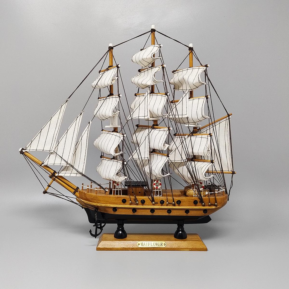 1970s Astonishing MayFlower Model Ship. Handmade. Made in England In Excellent Condition In Milano, IT