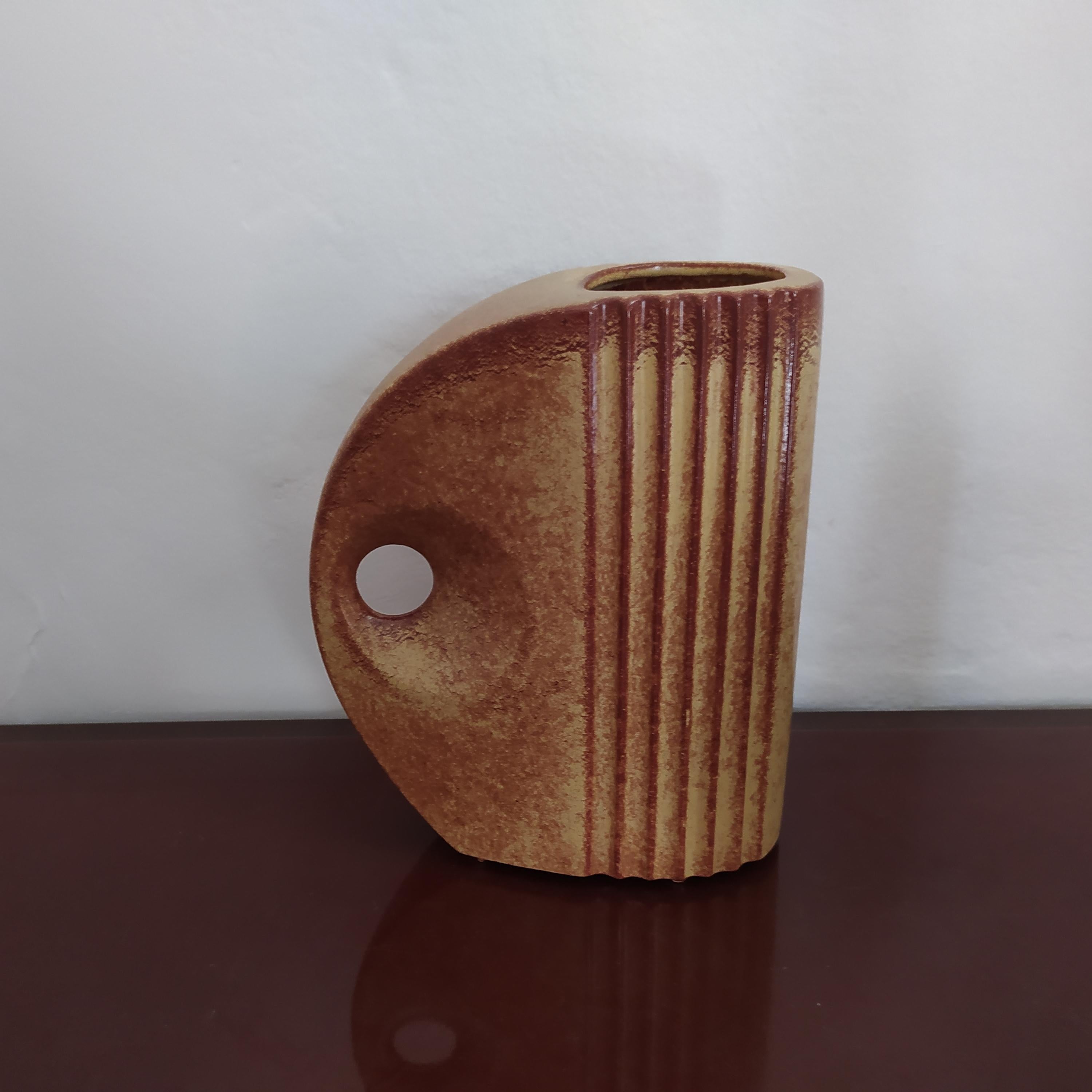 1970s Astonishing space age brown vase by Gabbianelli, made in Italy.