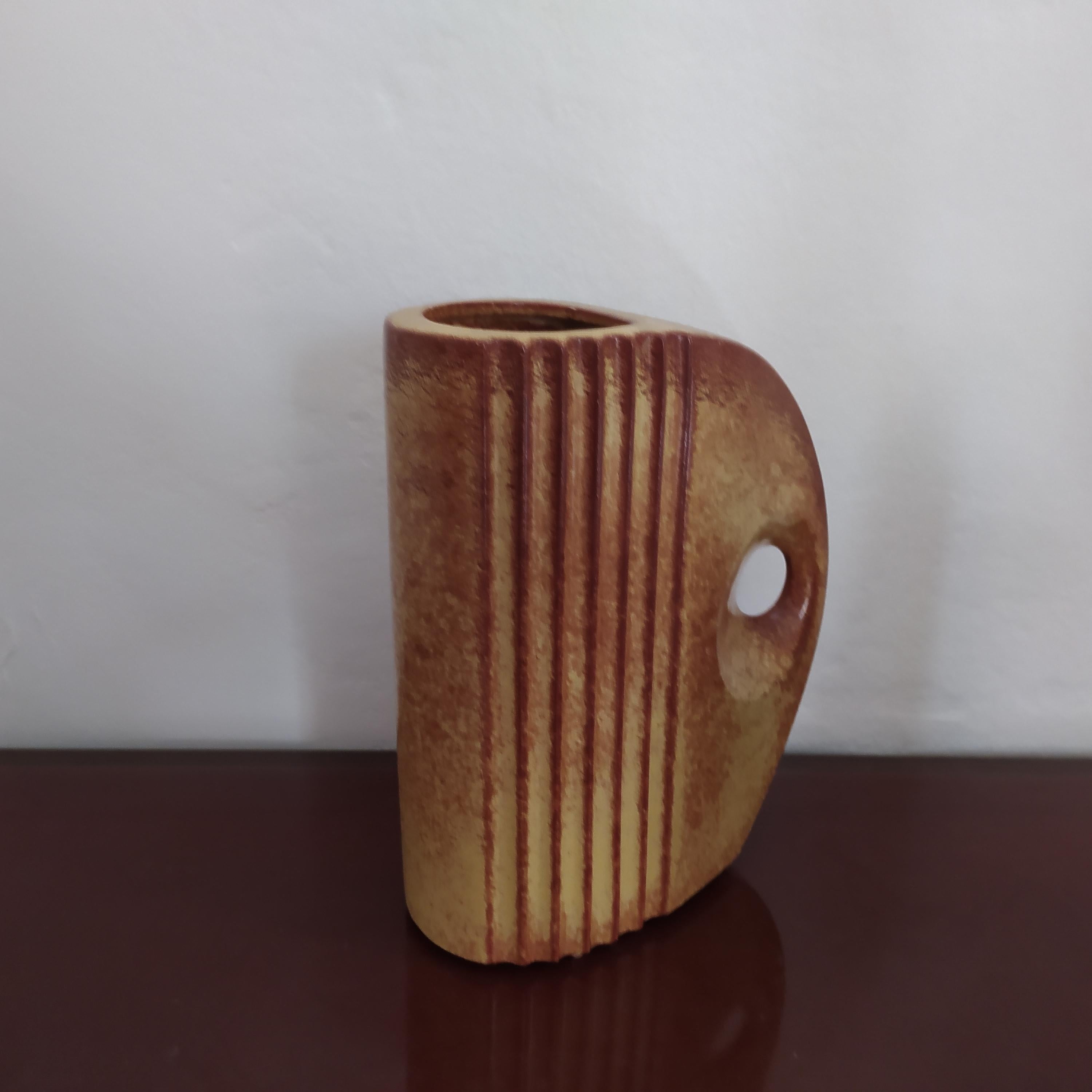 1970s Astonishing Space Age Brown Vase in Ceramic by Gabbianelli, Made in Italy In Excellent Condition For Sale In Milan, IT